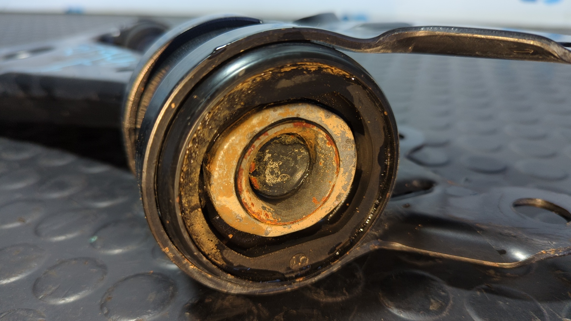 BRAZO IZQUIERDO INFERIOR DELANTERO FORD KUGA - vista 3