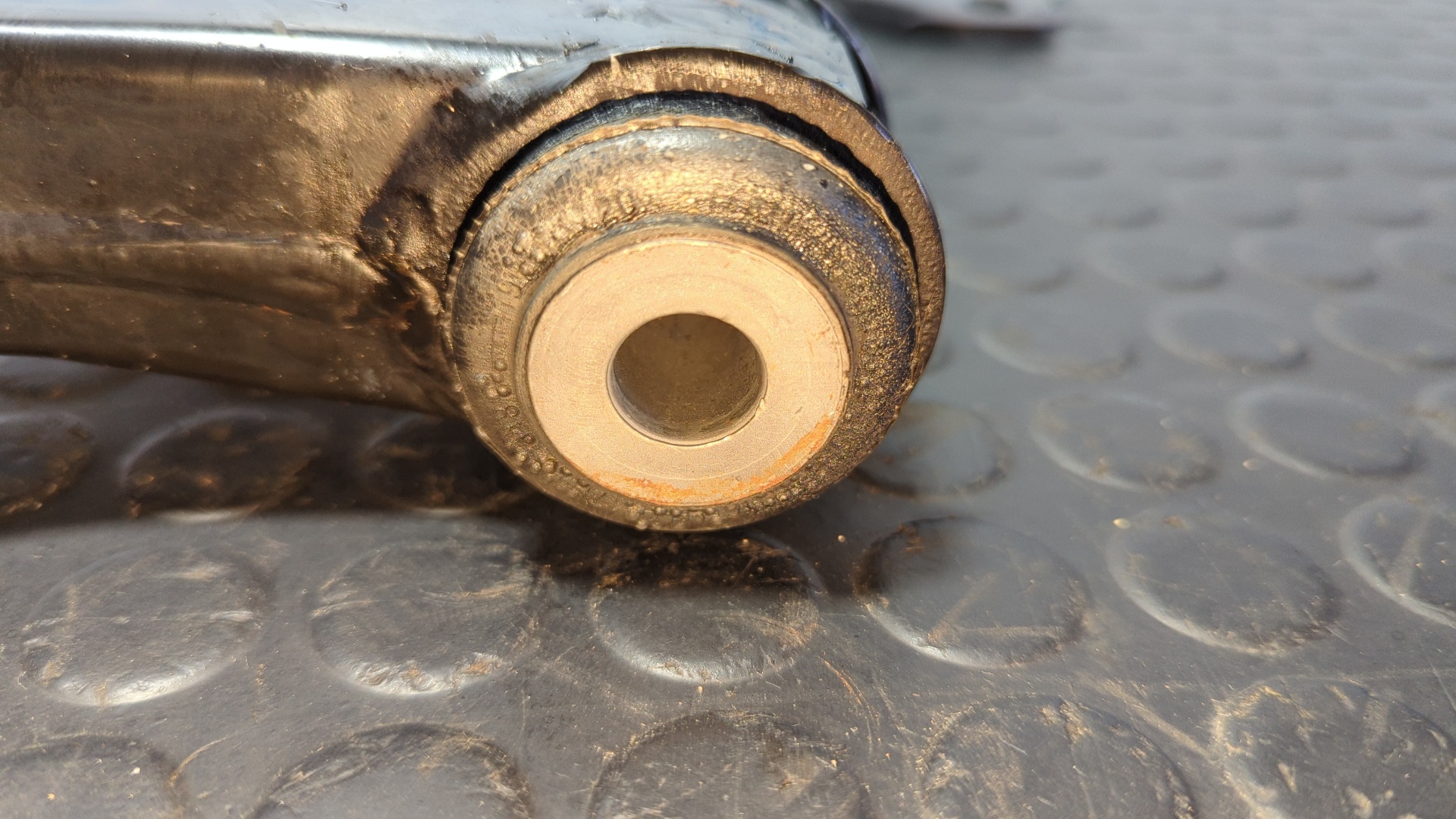 BRAZO IZQUIERDO INFERIOR DELANTERO FORD KUGA - vista 5