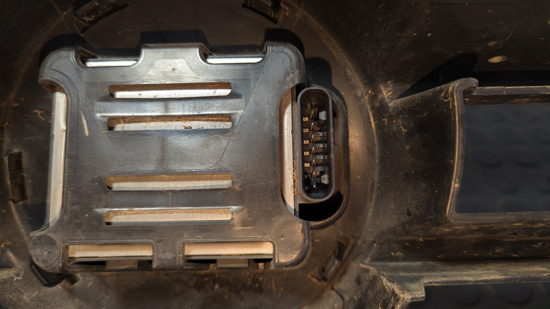 REJILLA DELANTERA VOLKSWAGEN TIGUAN - vista 2