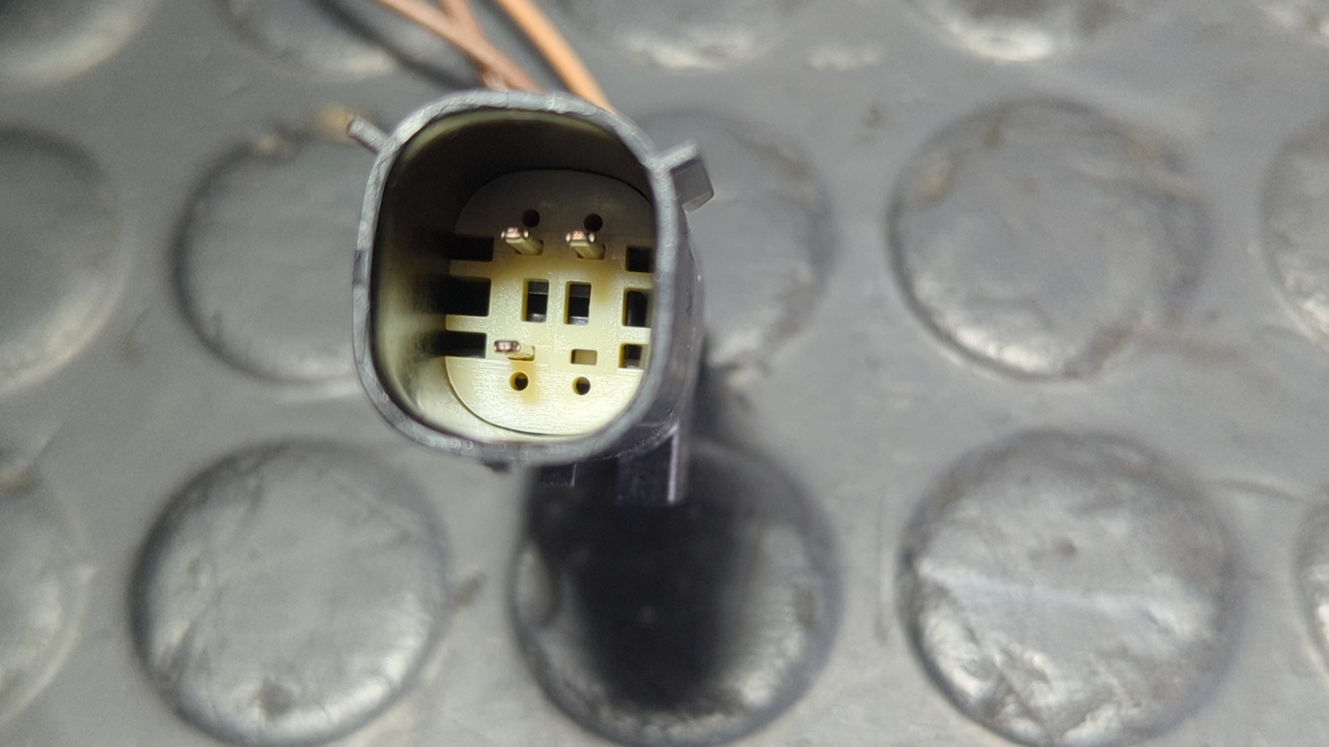 PILOTO PORTON IZQUIERDO FORD KUGA - vista 3