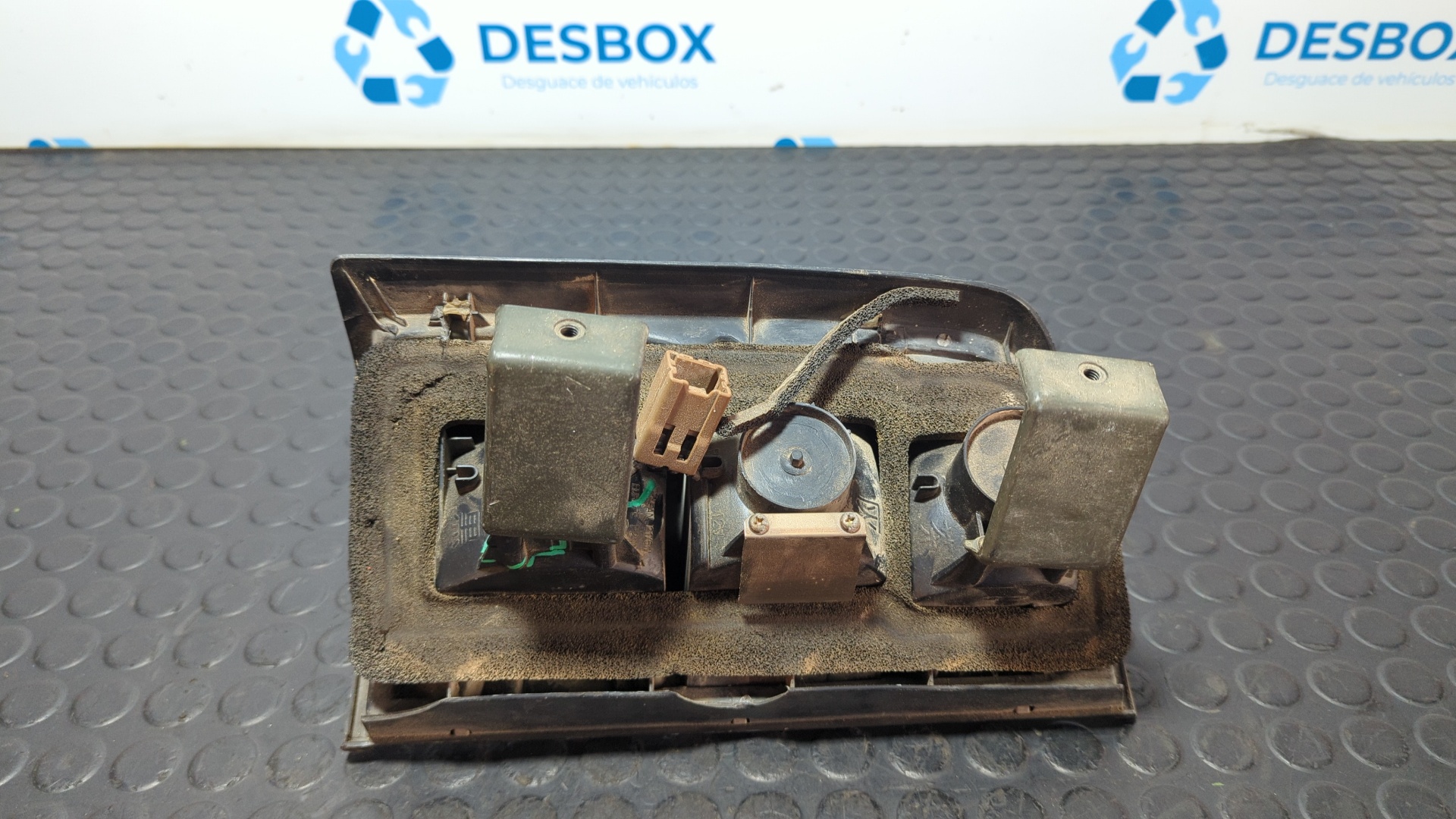 PILOTO TRASERO DERECHO NISSAN PATROL GR (Y61) - vista 4