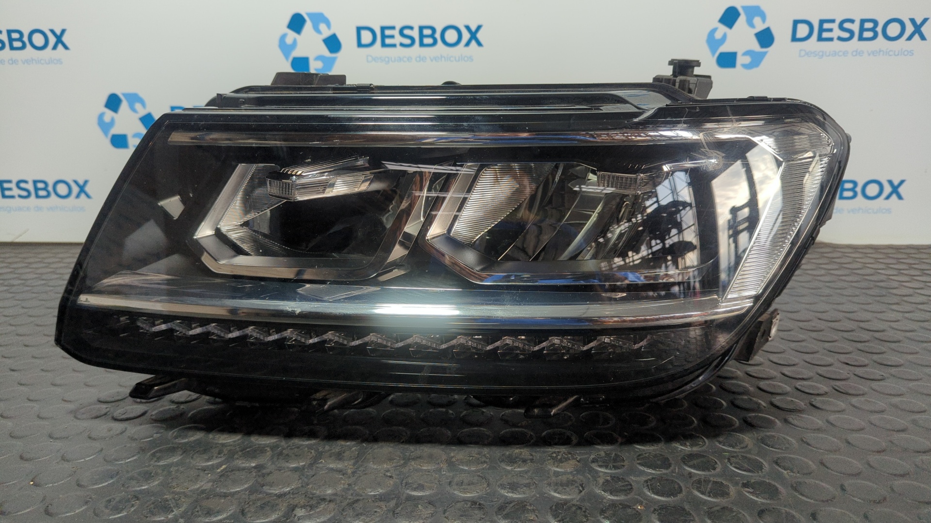 FARO IZQUIERDO VOLKSWAGEN TIGUAN