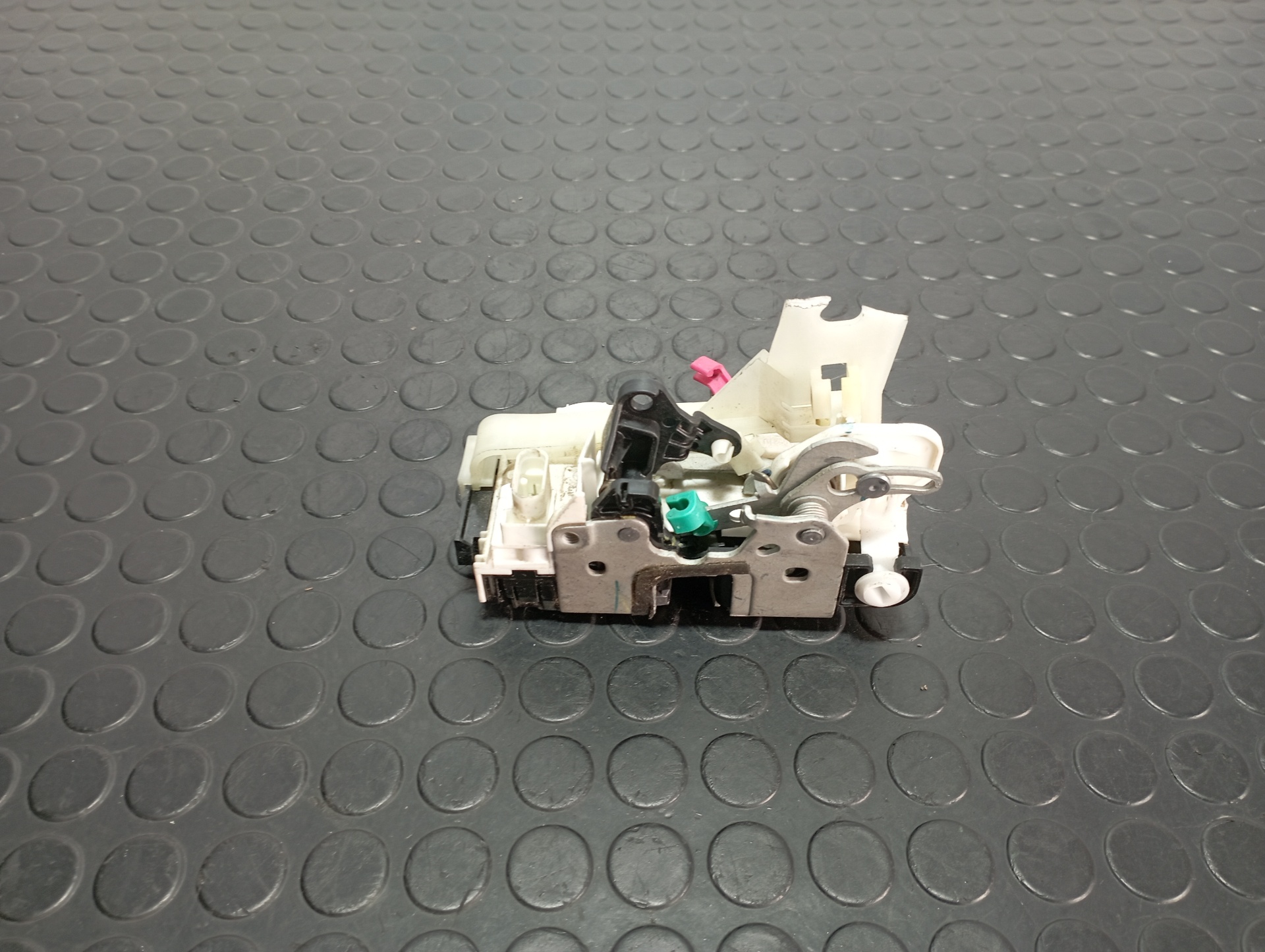 CERRADURA PUERTA TRASERA IZQUIERDA CHRYSLER JEEP COMPASS