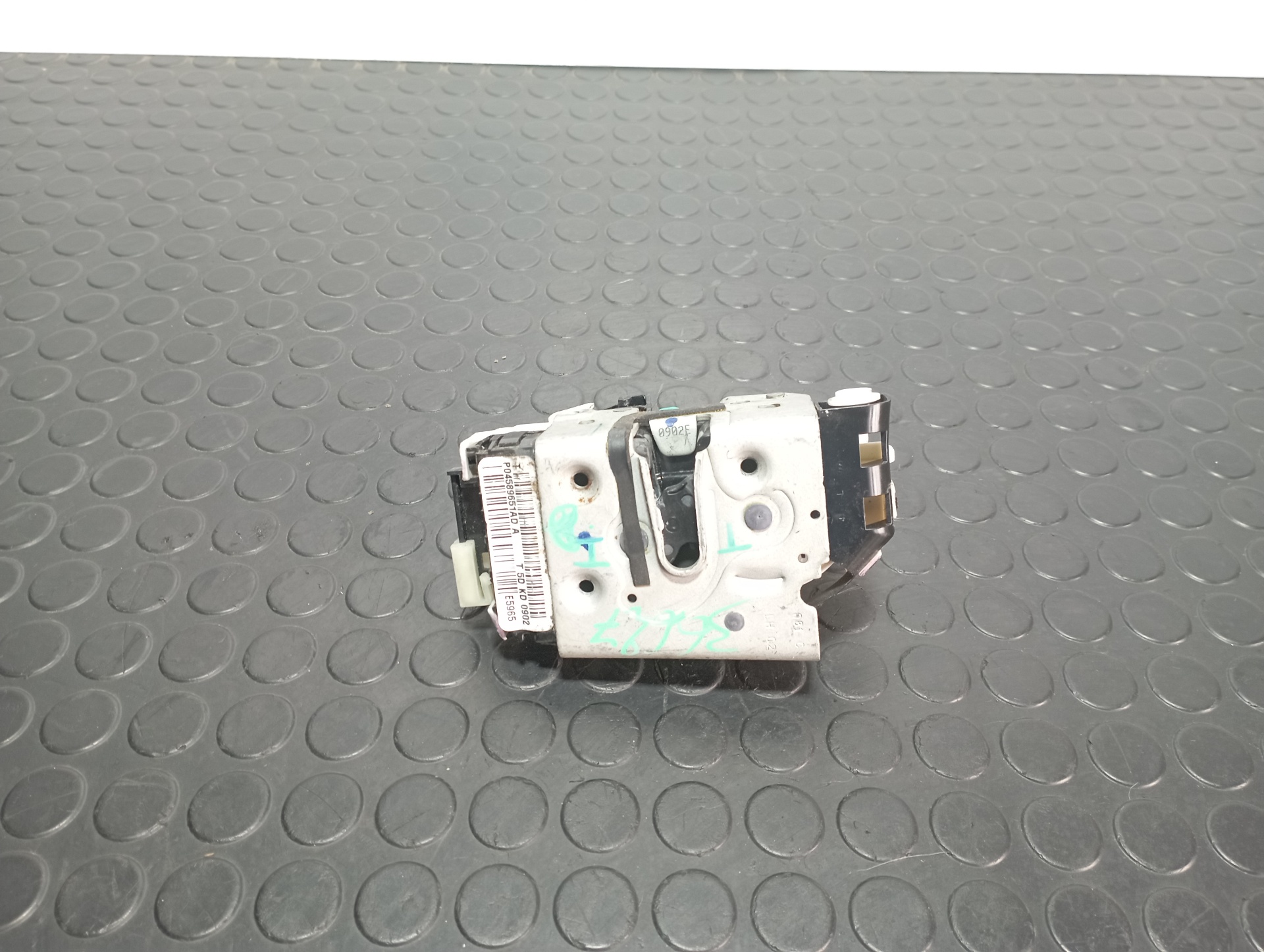 CERRADURA PUERTA TRASERA IZQUIERDA CHRYSLER JEEP COMPASS - vista 4