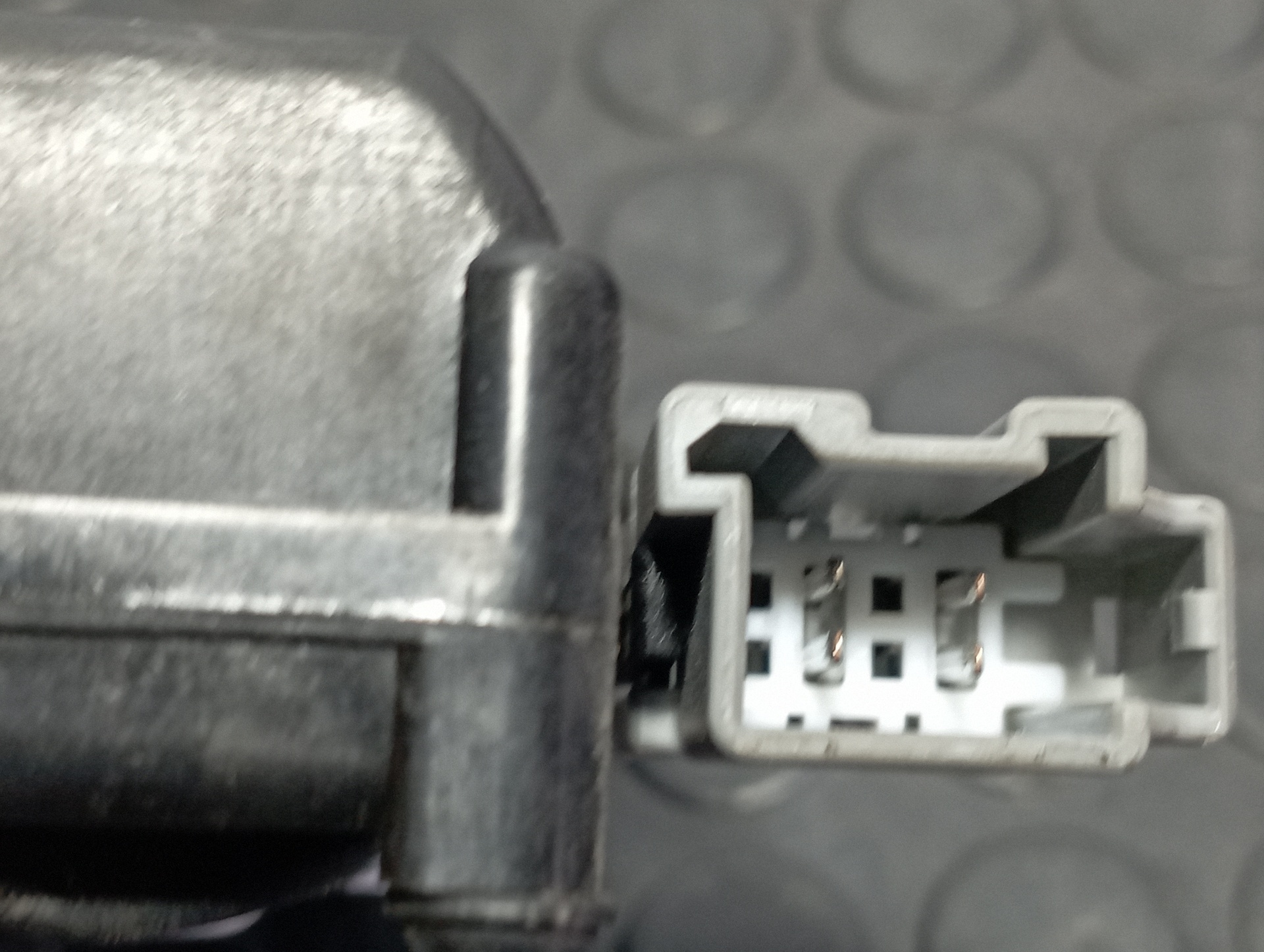 CERRADURA MALETERO / PORTON FORD KUGA - vista 3