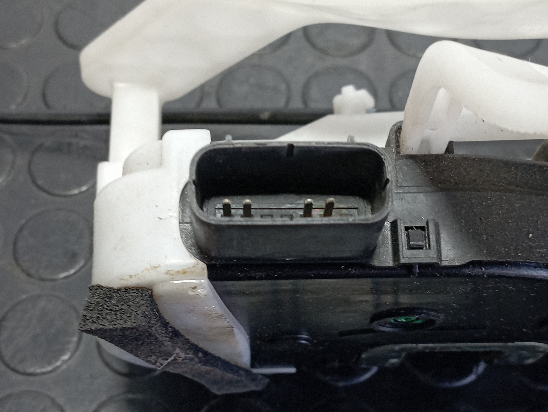 CERRADURA PUERTA TRASERA IZQUIERDA HYUNDAI IX35 - vista 2