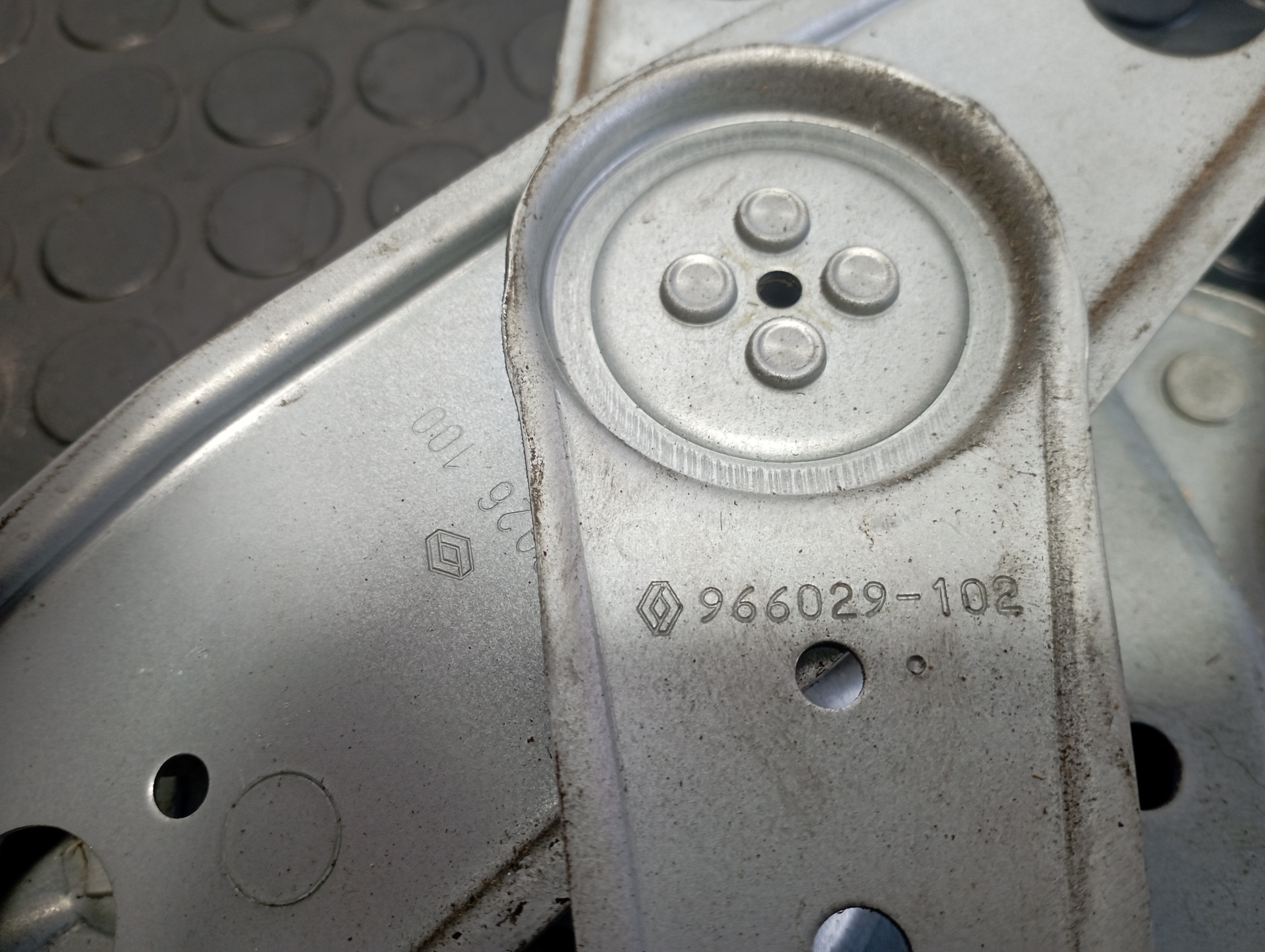 ELEVALUNAS DELANTERO IZQUIERDO RENAULT MEGANE III COUPE - vista 3