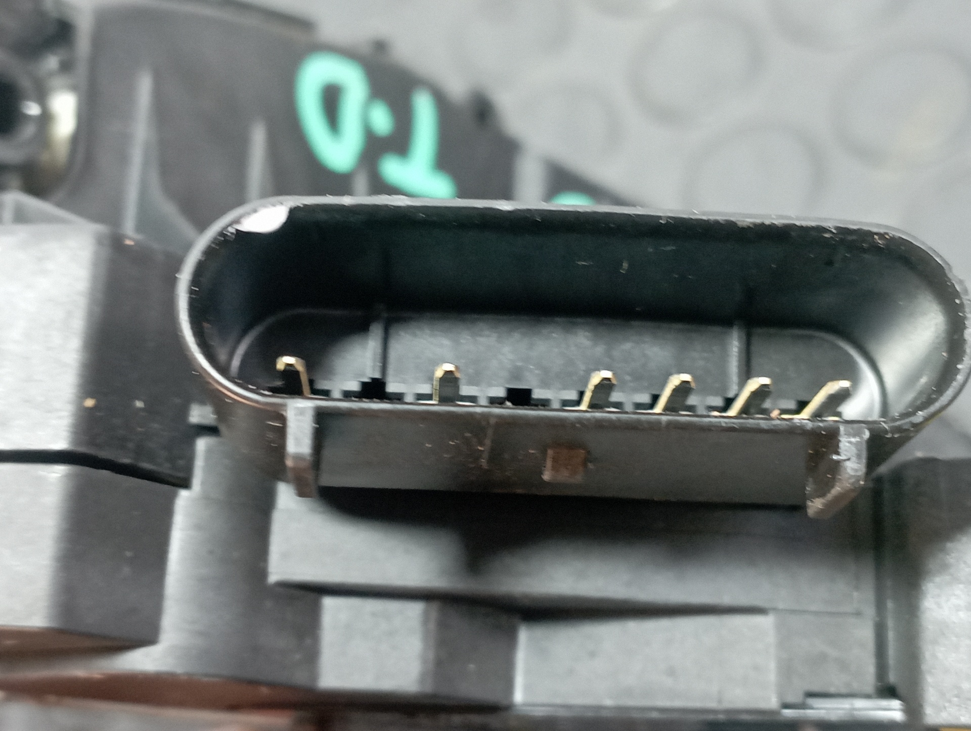 CERRADURA PUERTA TRASERA DERECHA FORD KUGA - vista 2