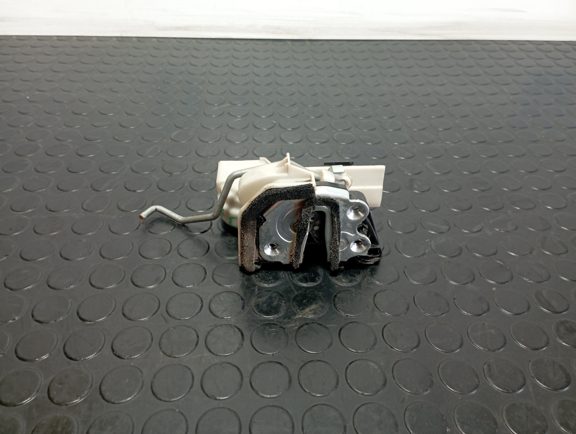 CERRADURA PUERTA TRASERA DERECHA KIA PICANTO - vista 2