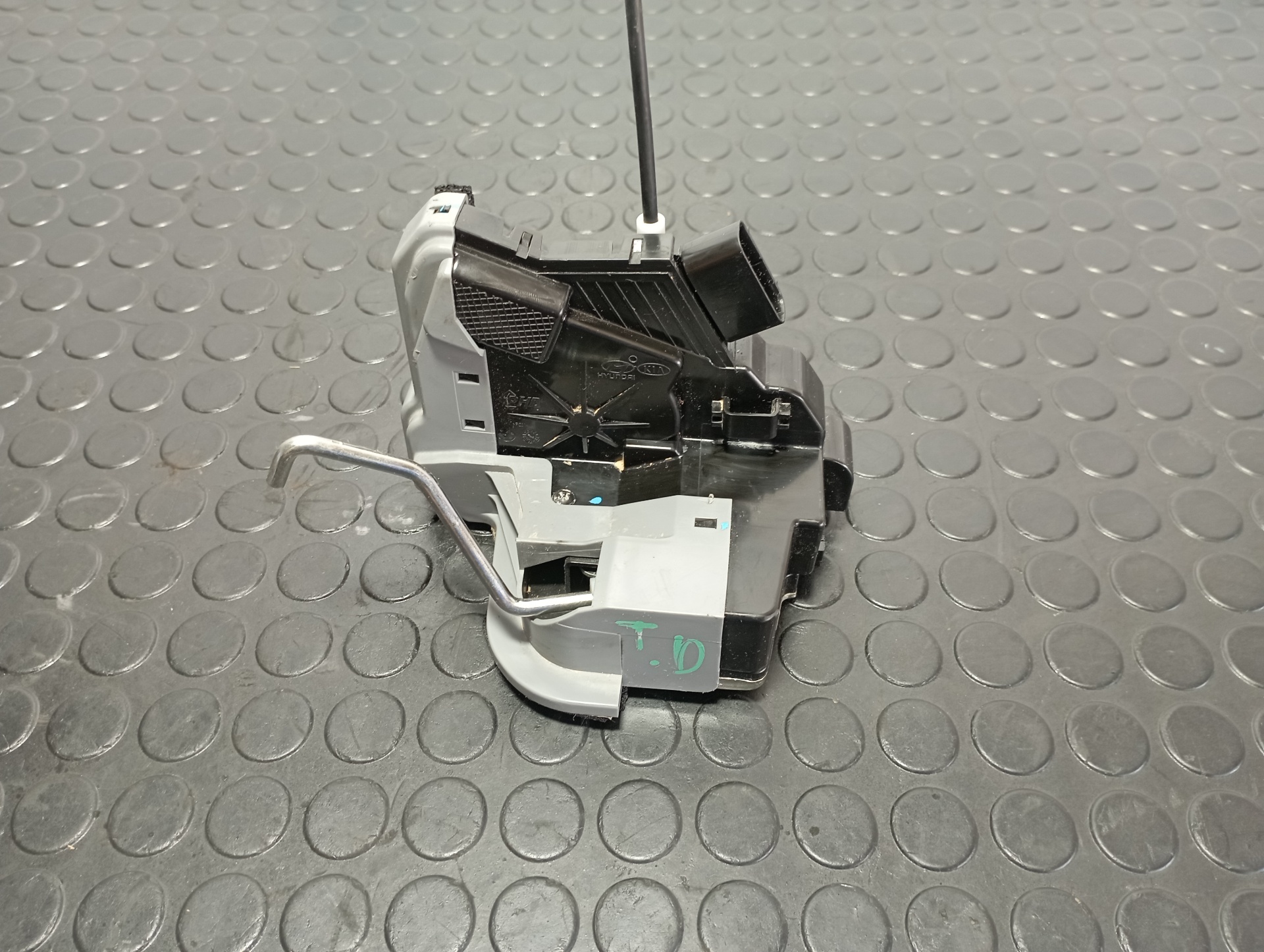 CERRADURA PUERTA TRASERA DERECHA HYUNDAI I20 ACTIVE - vista 2