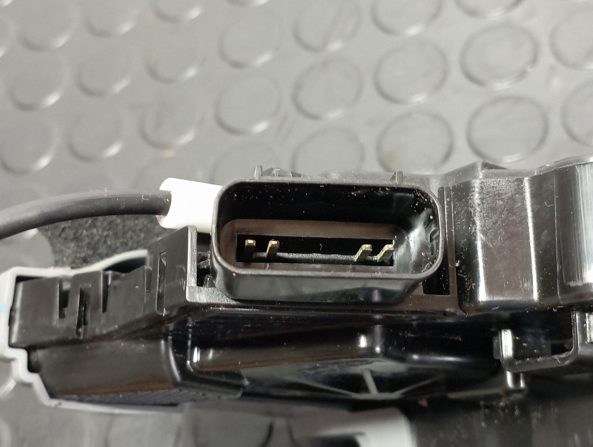 CERRADURA PUERTA TRASERA DERECHA HYUNDAI I20 ACTIVE - vista 4