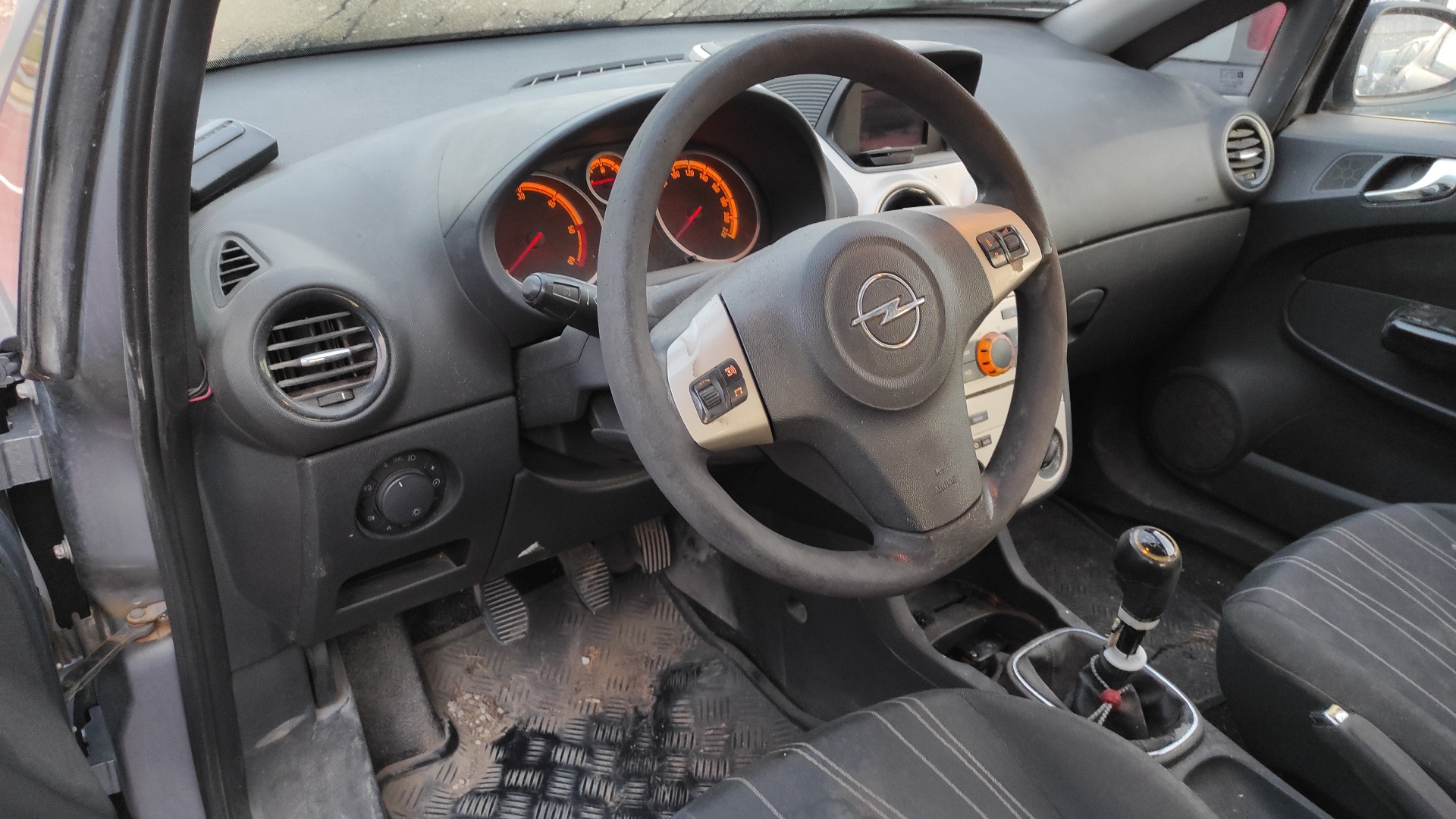 NEUMATICO REPUESTO OPEL CORSA D - vista 2