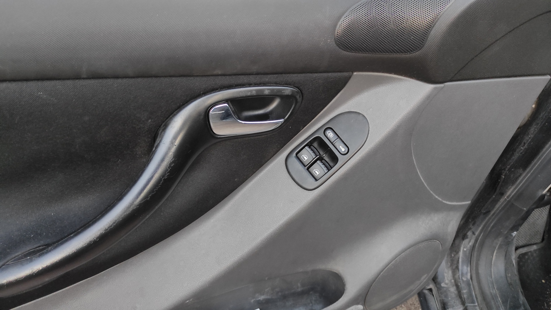 LUNA DELANTERA IZQUIERDA SEAT LEON (1M1) - vista 3