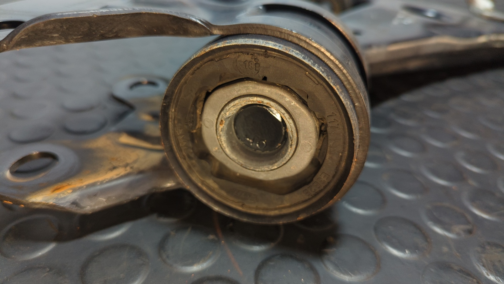 BRAZO DERECHO INFERIOR DELANTERO FORD FOCUS LIM. (CB8) - vista 4