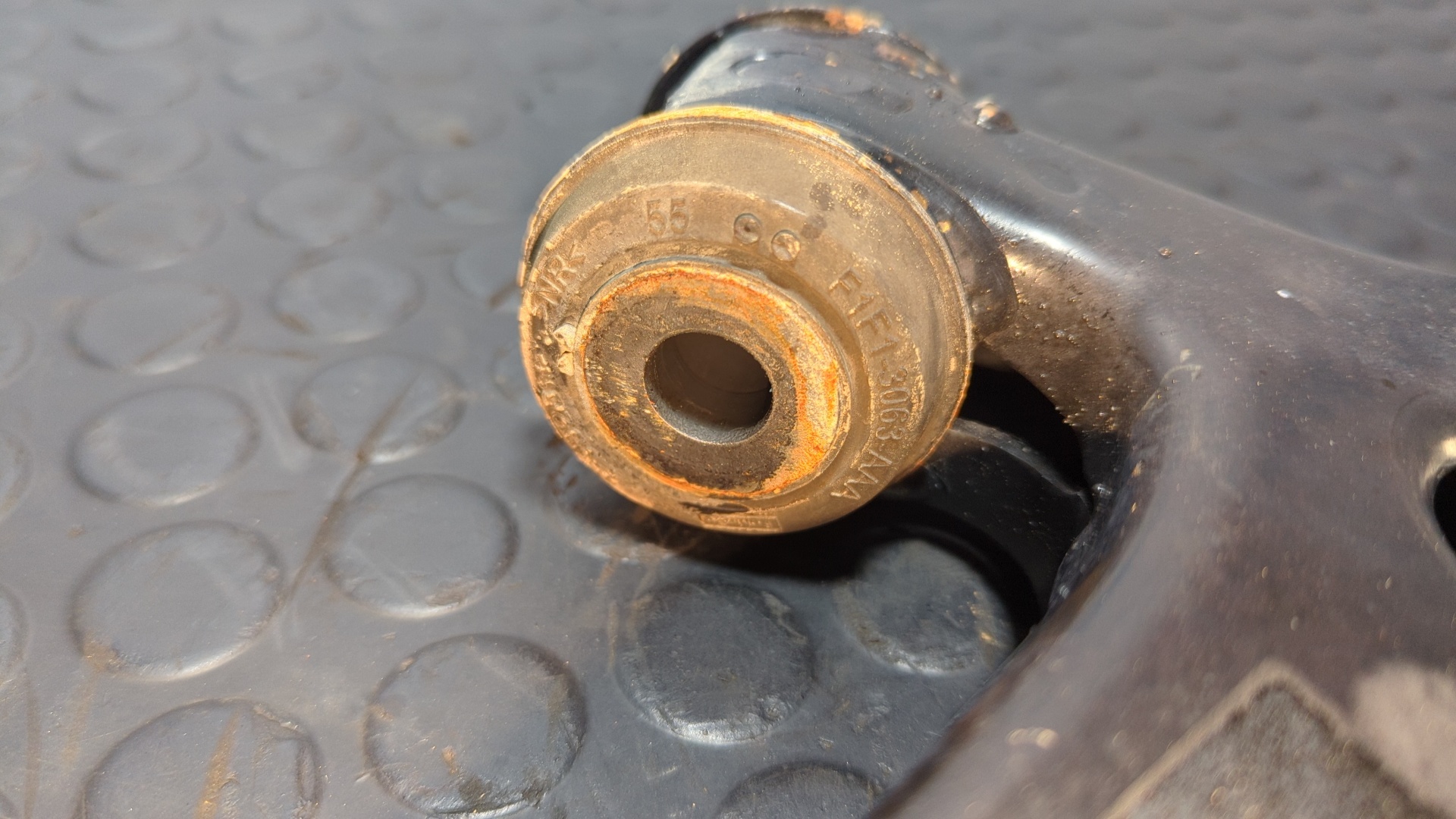 BRAZO DERECHO INFERIOR DELANTERO FORD FOCUS LIM. (CB8) - vista 2