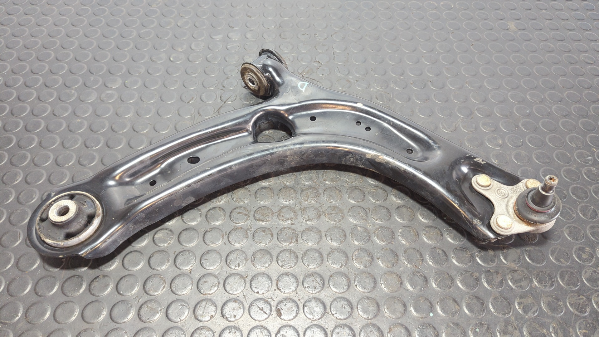 BRAZO DERECHO INFERIOR DELANTERO AUDI Q3 (F3B)