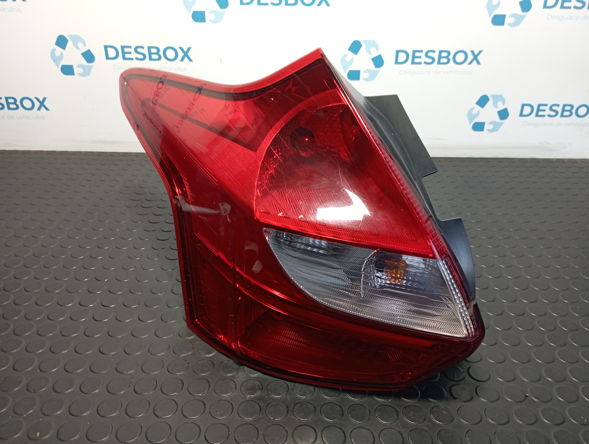 PILOTO TRASERO IZQUIERDO FORD FOCUS TURN.