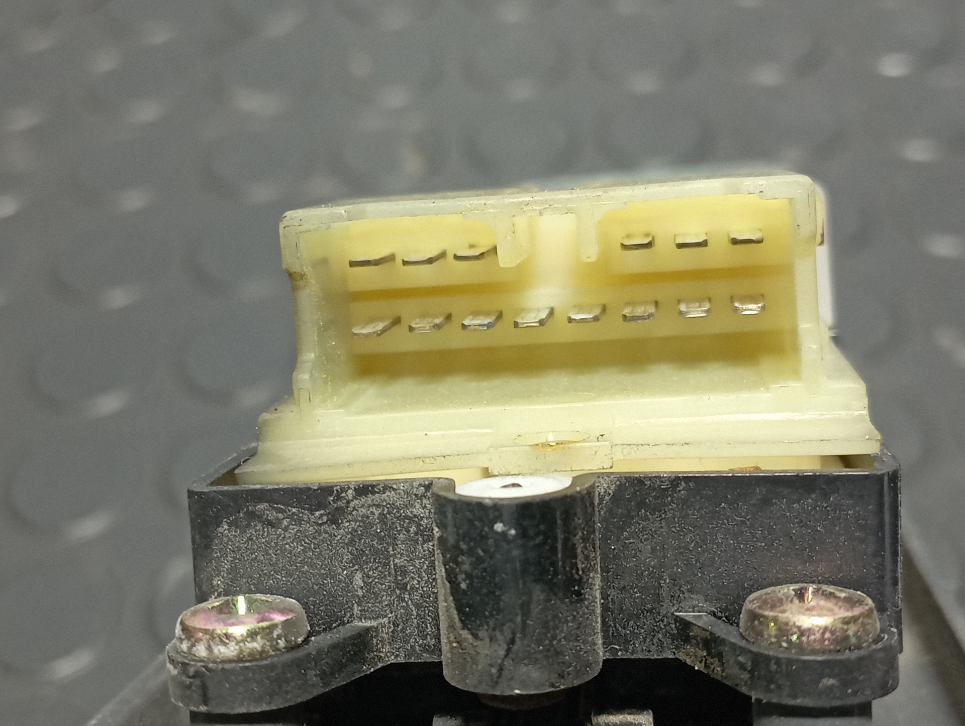 MANDO ELEVALUNAS DELANTERO IZQUIERDO TOYOTA LAND CRUISER HDJ80 - vista 3