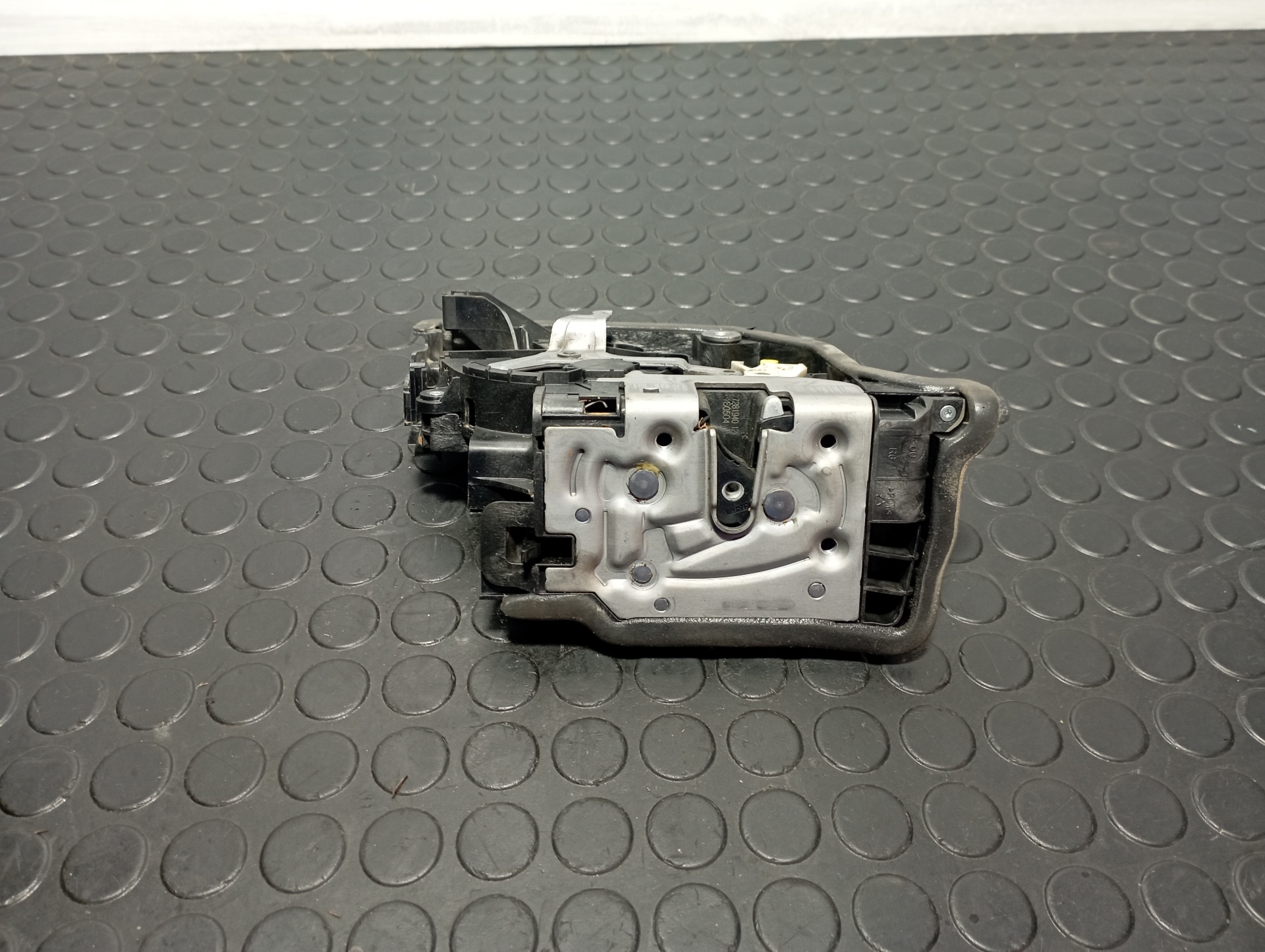 CERRADURA PUERTA TRASERA DERECHA BMW SERIE X1 (F48) - vista 2