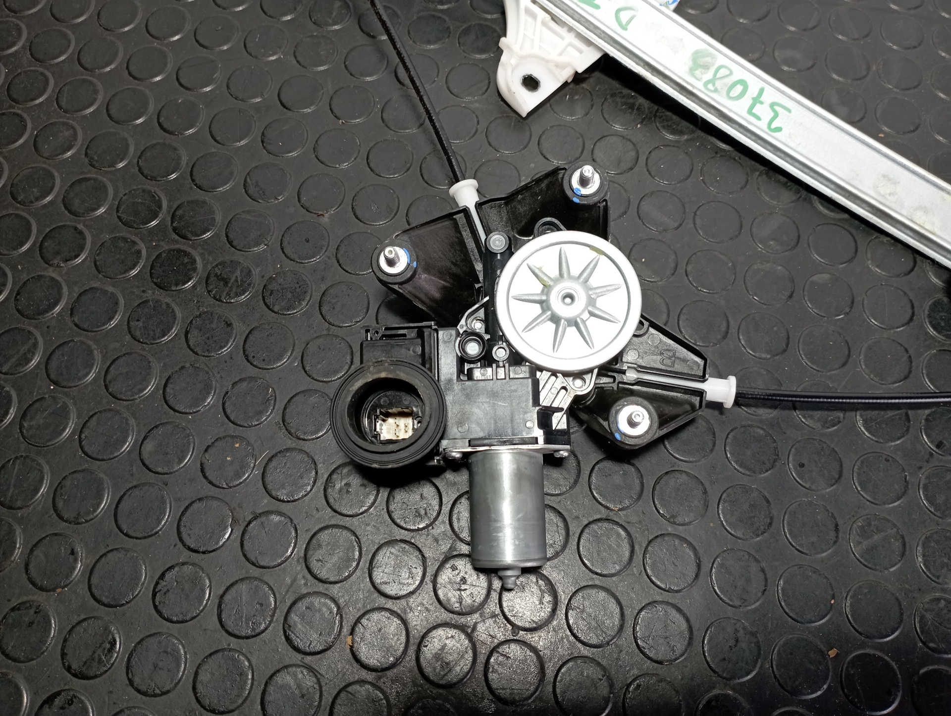 ELEVALUNAS DELANTERO IZQUIERDO TOYOTA YARIS (XP21) - vista 3