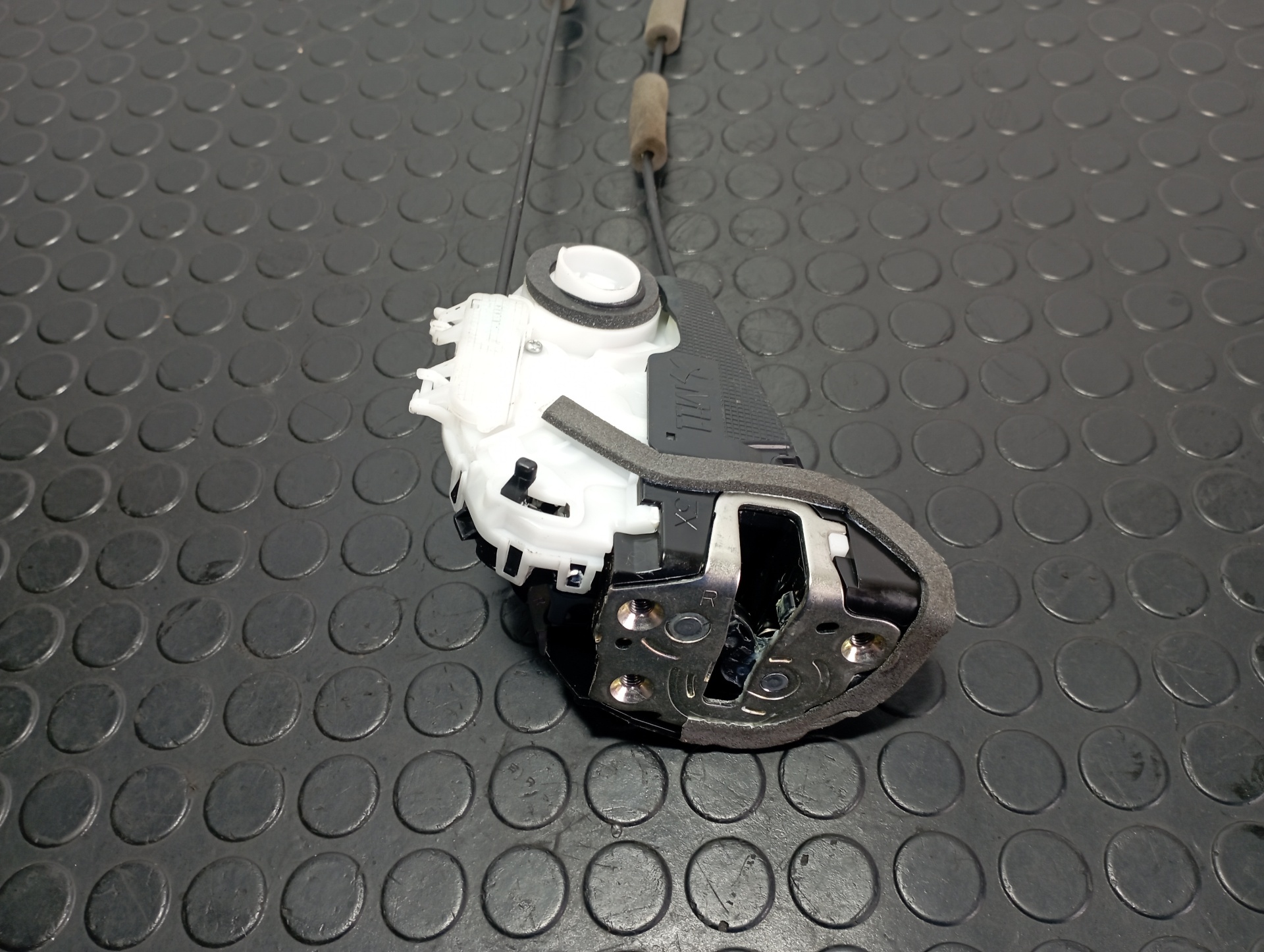 CERRADURA PUERTA TRASERA DERECHA TOYOTA YARIS (XP21) - vista 3