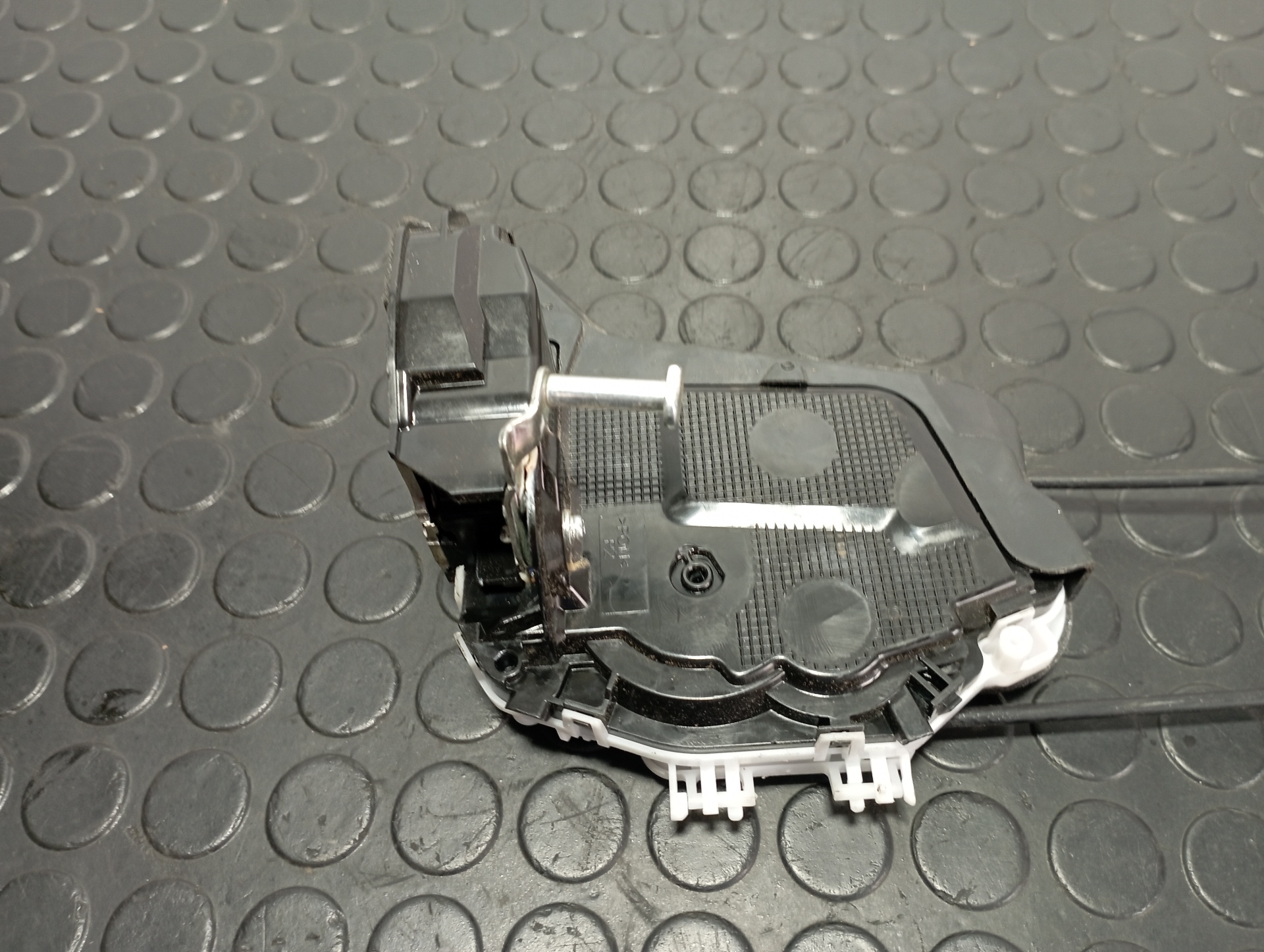 CERRADURA PUERTA TRASERA DERECHA TOYOTA YARIS (XP21) - vista 2