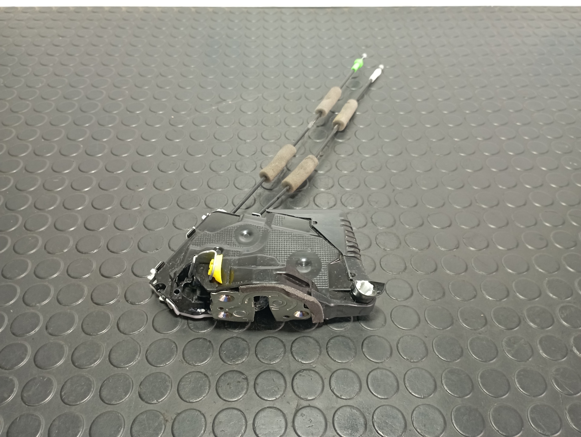 CERRADURA PUERTA DELANTERA IZQUIERDA TOYOTA YARIS (XP21)