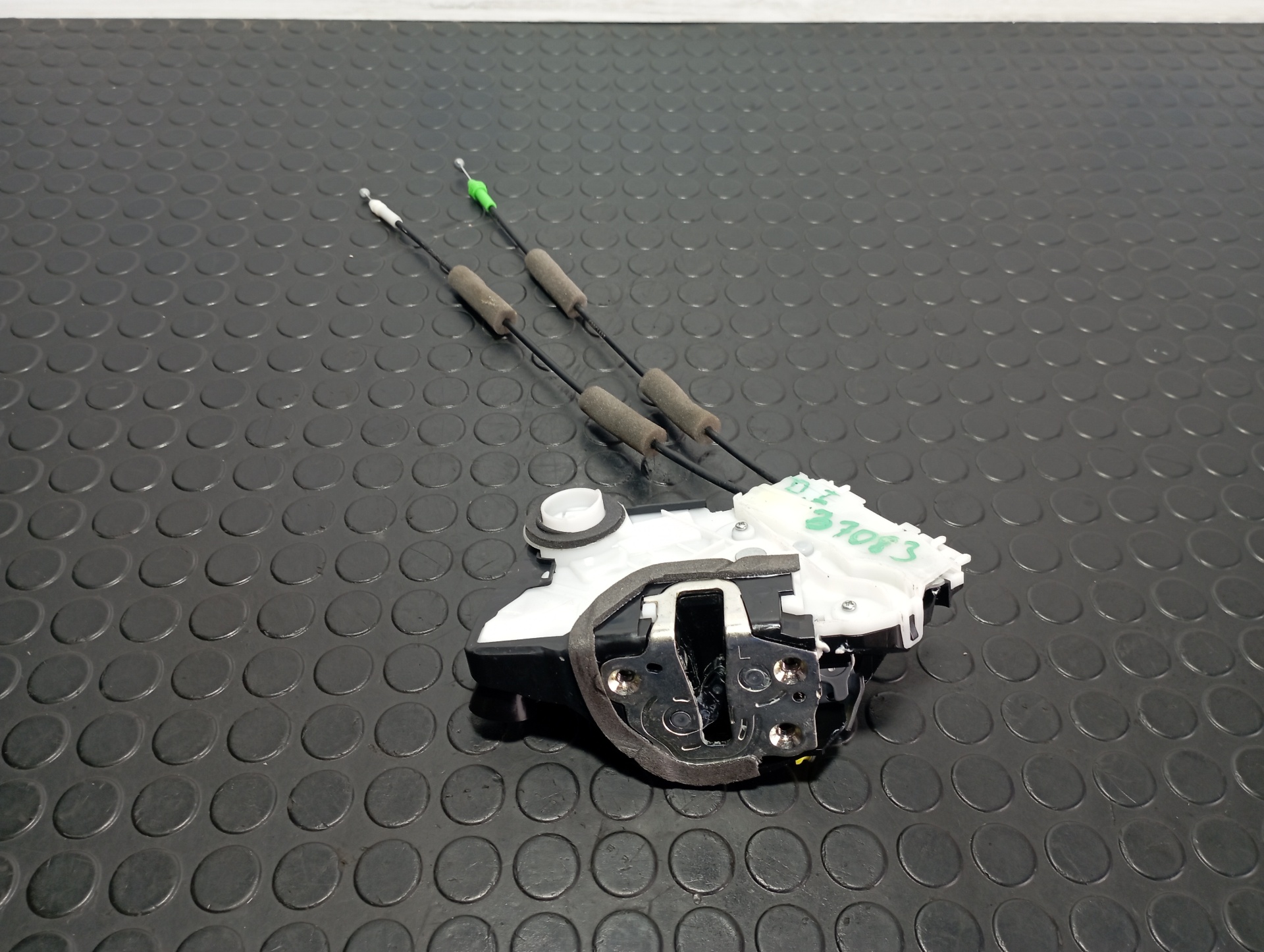 CERRADURA PUERTA DELANTERA IZQUIERDA TOYOTA YARIS (XP21) - vista 3