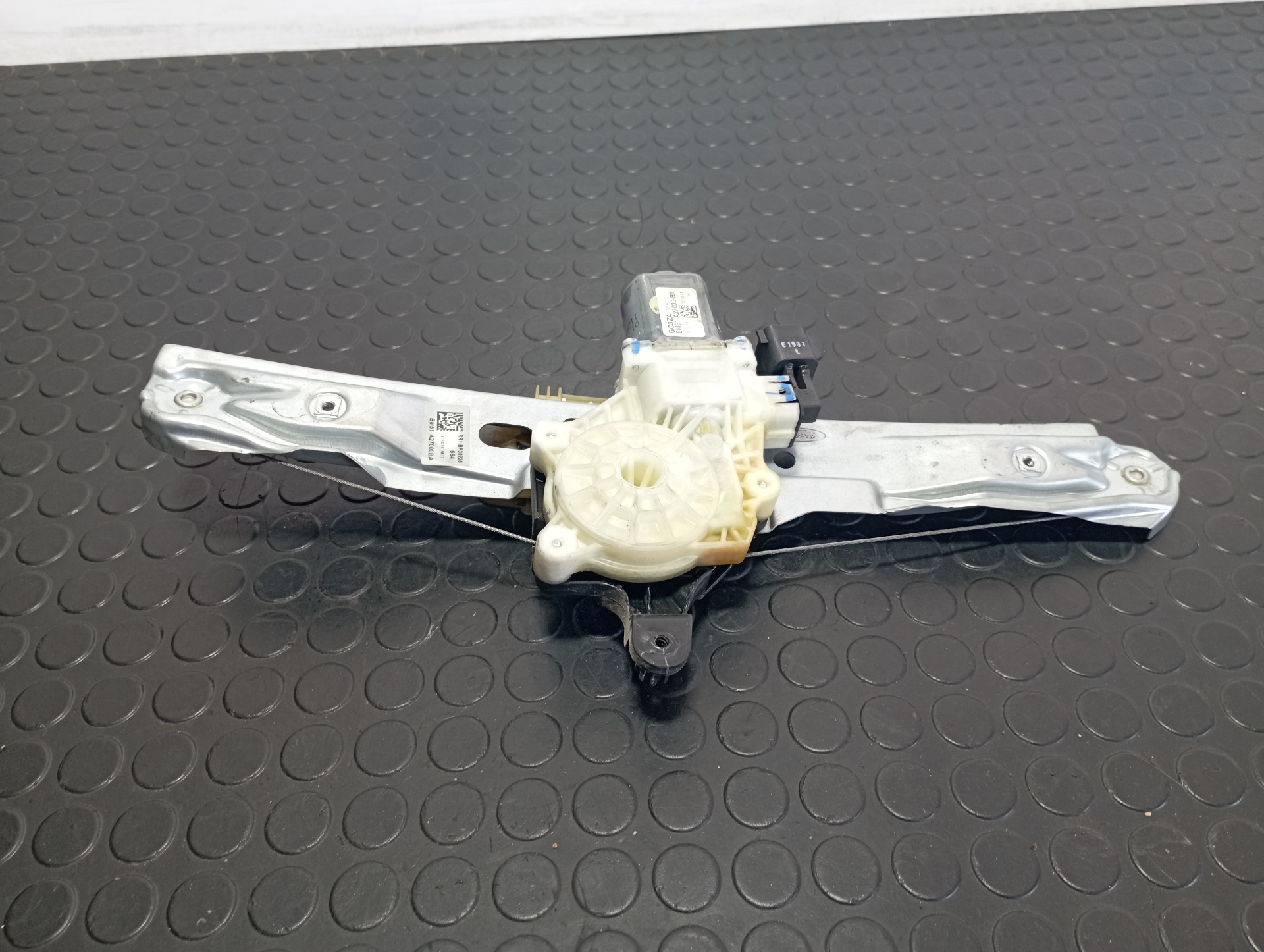 ELEVALUNAS TRASERO DERECHO FORD FOCUS TURN.