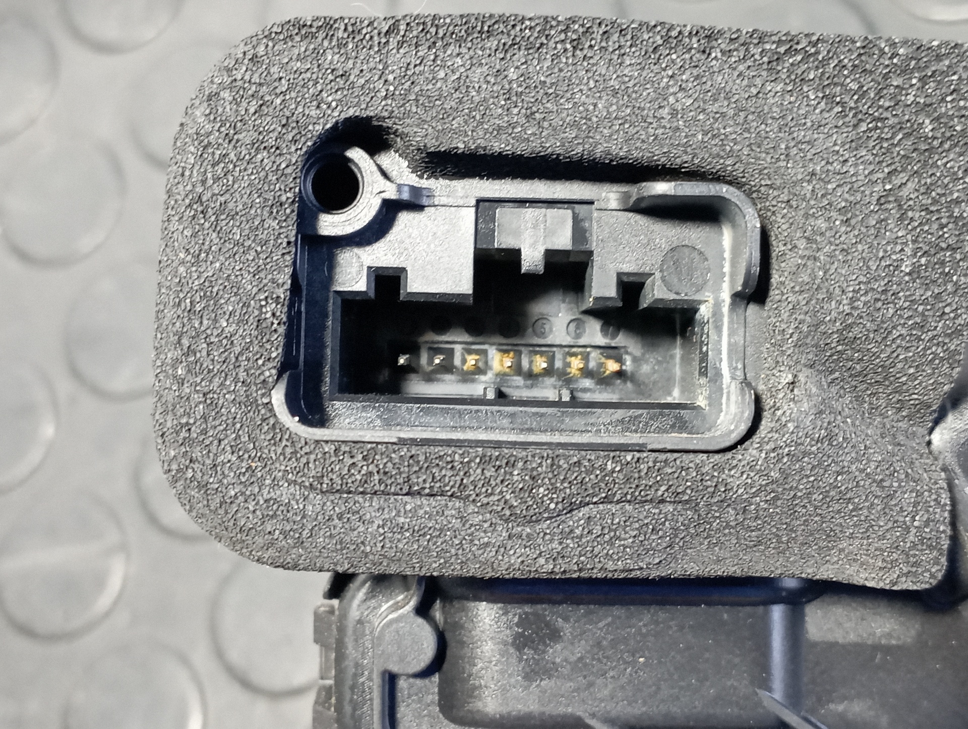 CERRADURA PUERTA TRASERA IZQUIERDA AUDI Q3 (F3B) - vista 4