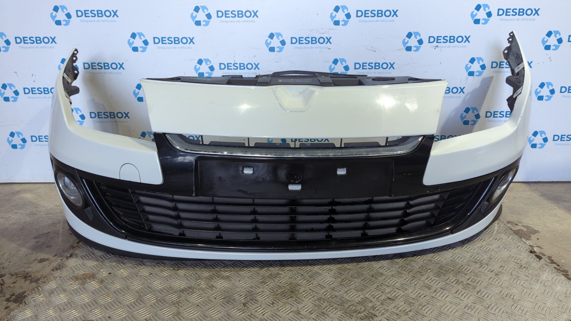 PARAGOLPES DELANTERO RENAULT MEGANE III BERLINA 5 P