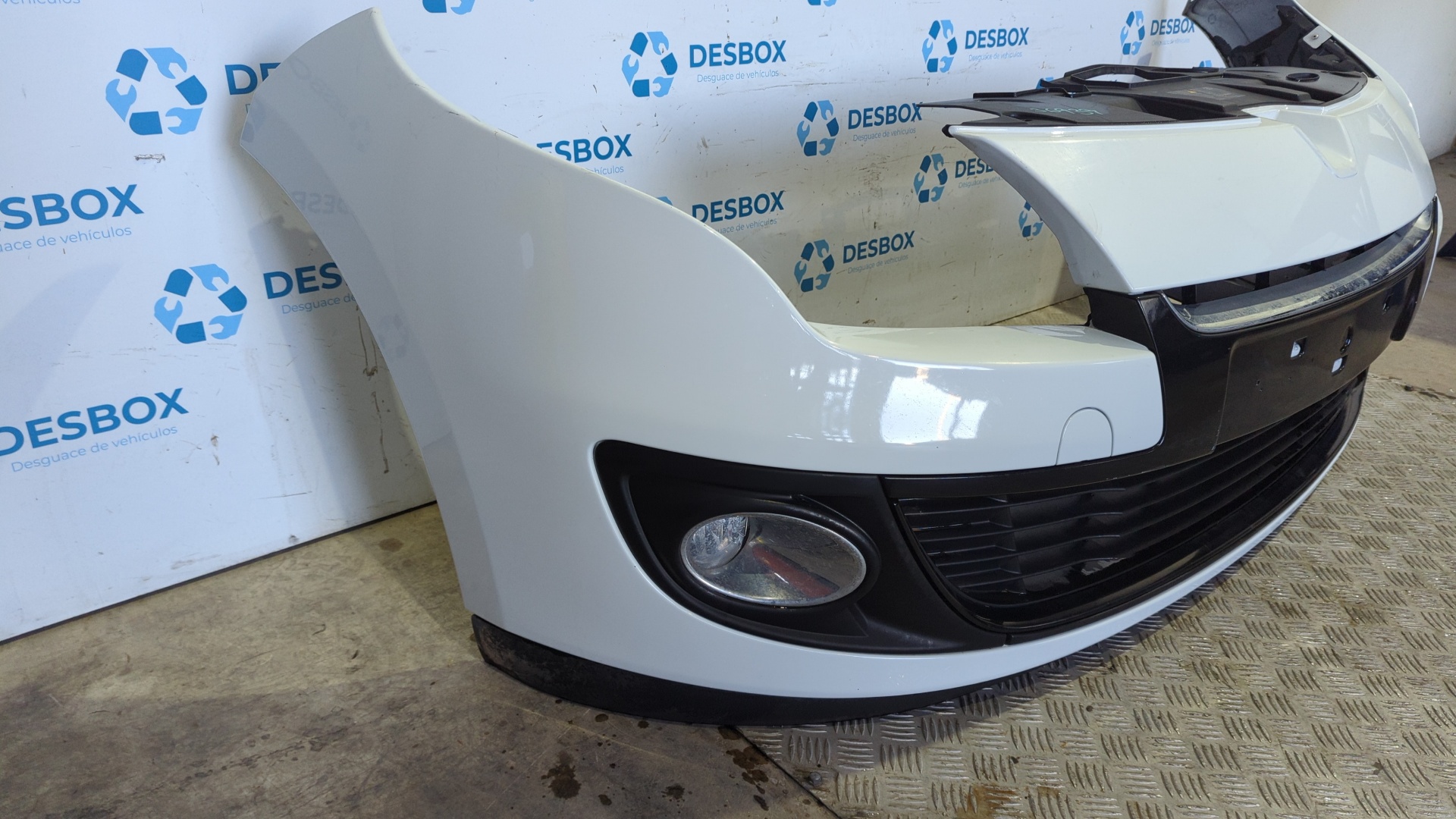 PARAGOLPES DELANTERO RENAULT MEGANE III BERLINA 5 P - vista 2