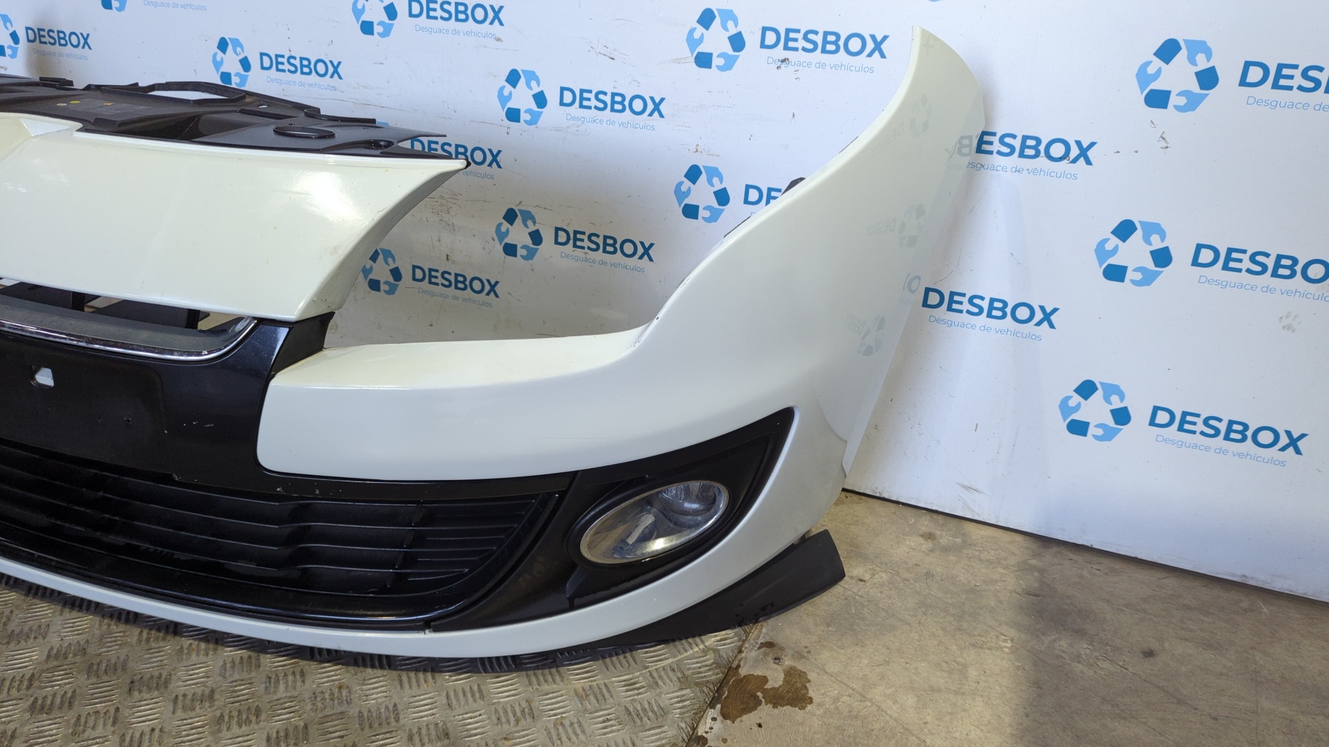 PARAGOLPES DELANTERO RENAULT MEGANE III BERLINA 5 P - vista 6