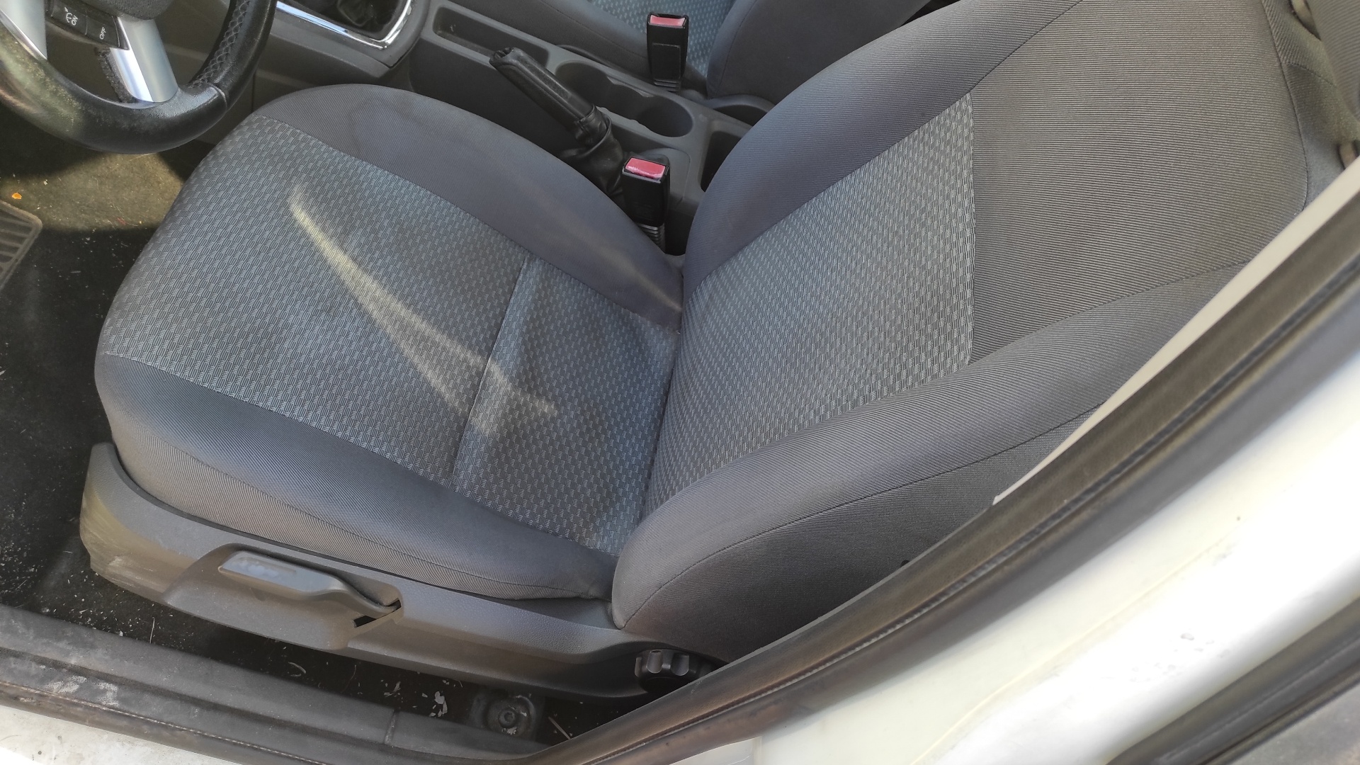 REJILLA DELANTERA FORD FOCUS BERLINA (CAP) - vista 9