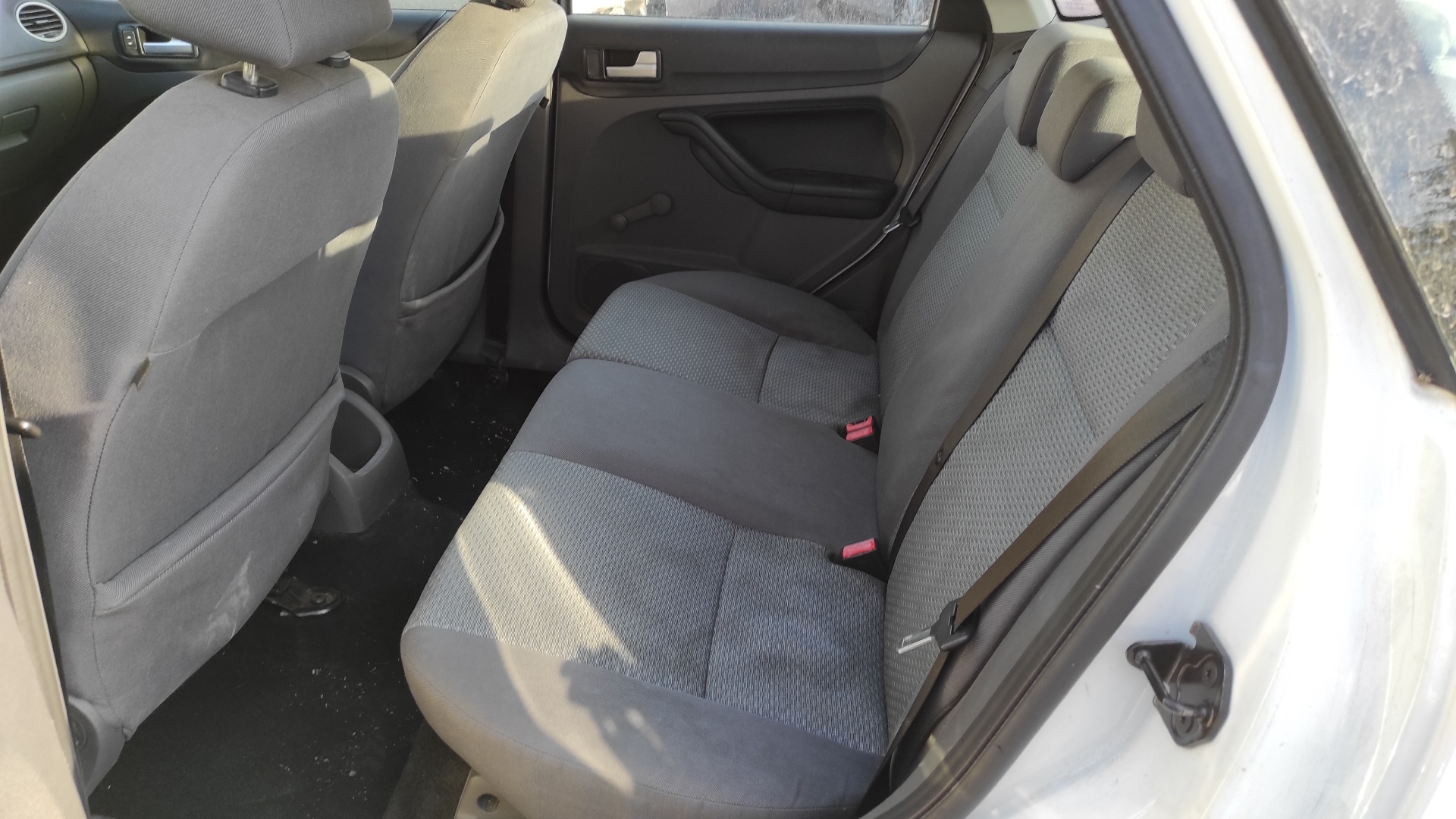 REJILLA DELANTERA FORD FOCUS BERLINA (CAP) - vista 4