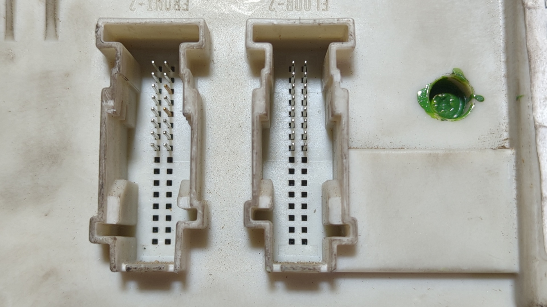 CAJA RELES / FUSIBLES FORD FOCUS BERLINA (CAP) - vista 3