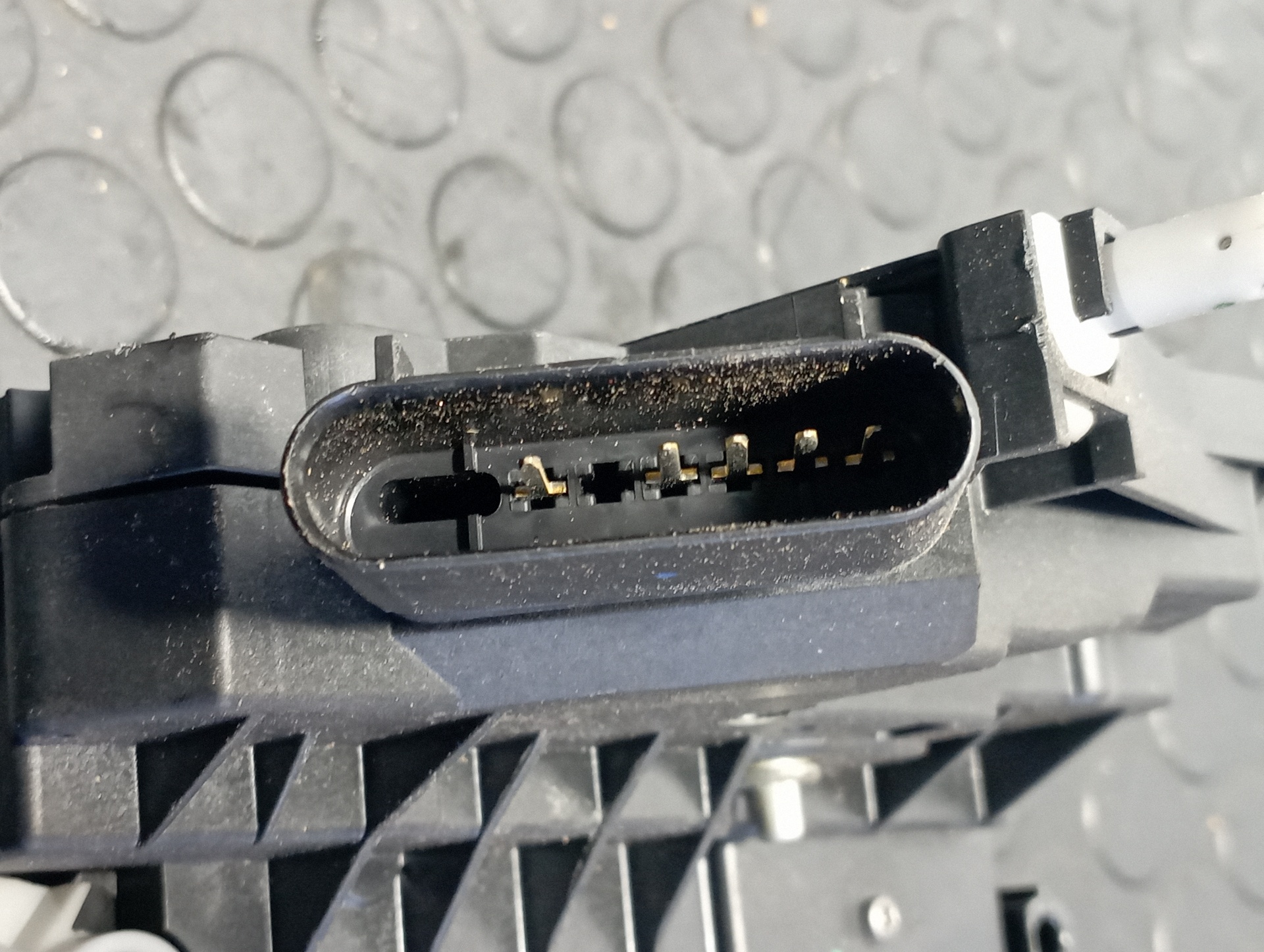 CERRADURA PUERTA TRASERA IZQUIERDA FORD FOCUS TURN. - vista 4