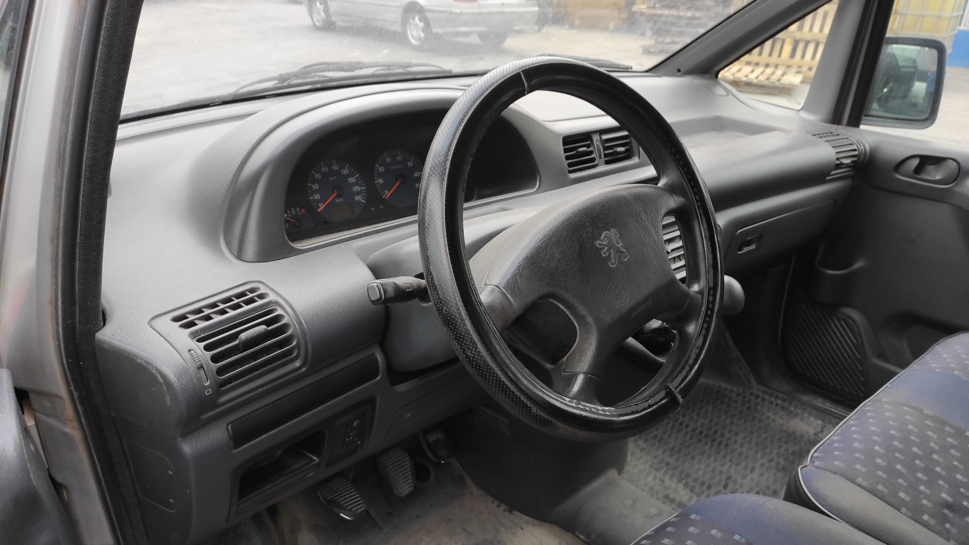 REJILLA DELANTERA PEUGEOT EXPERT KOMBI - vista 3