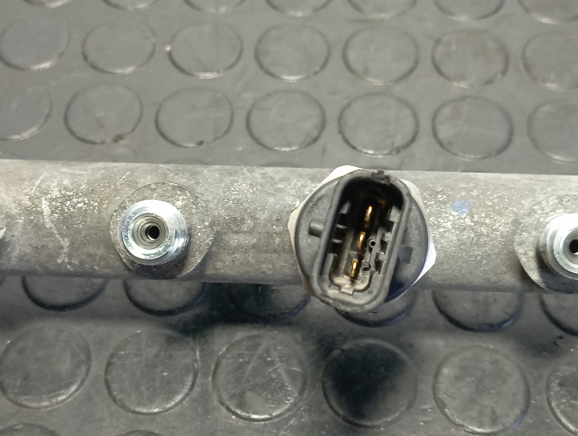 RAMPA INYECTORA OPEL VIVARO - vista 2