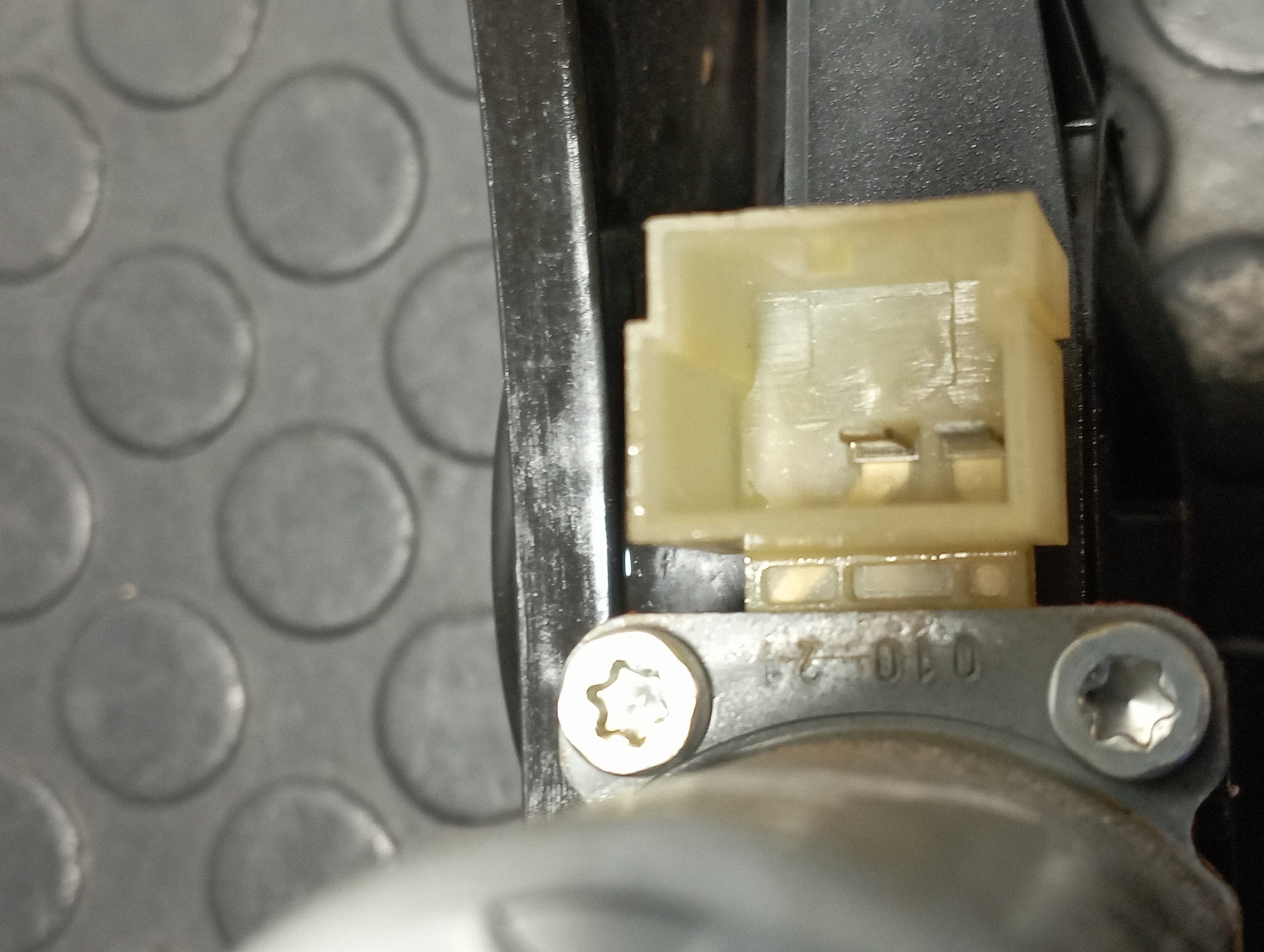 ELEVALUNAS DELANTERO IZQUIERDO VOLKSWAGEN TIGUAN - vista 2