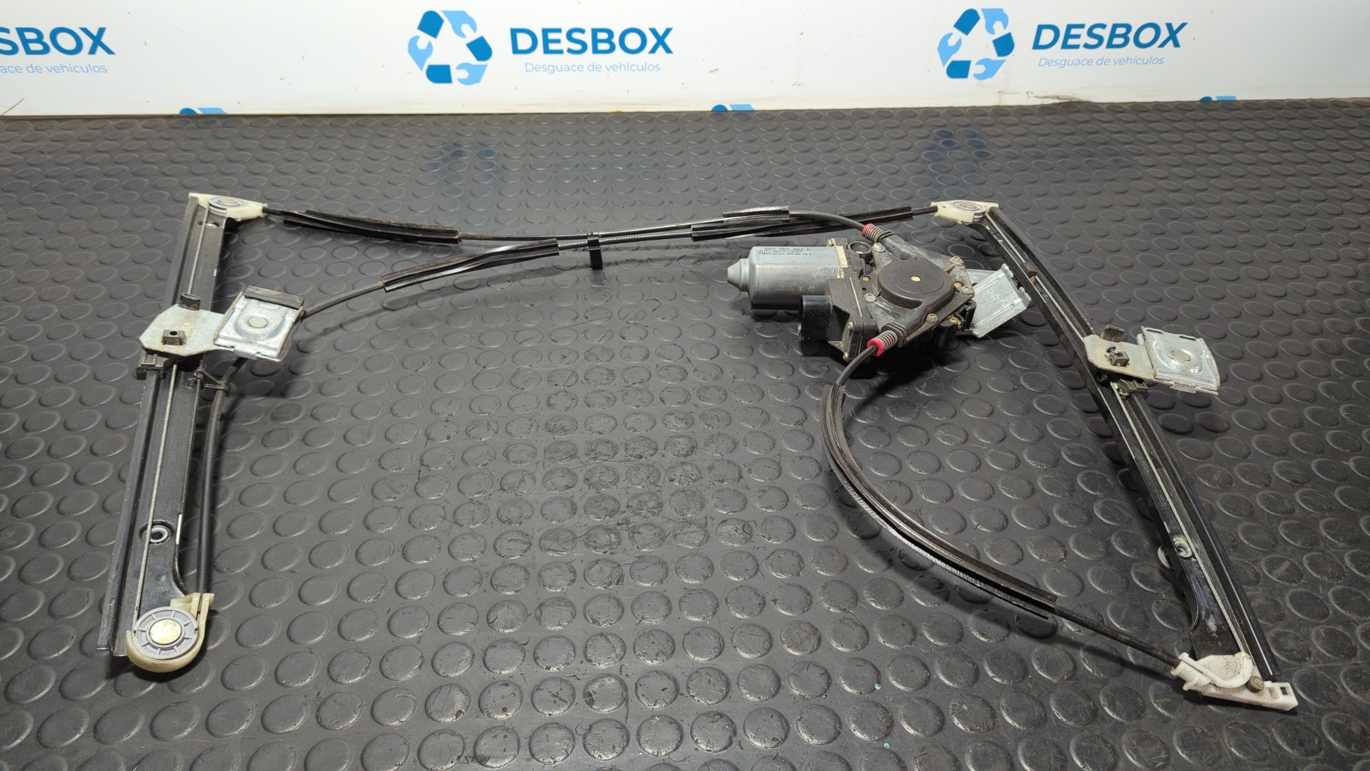 ELEVALUNAS DELANTERO DERECHO VOLKSWAGEN POLO BERLINA (6N2)