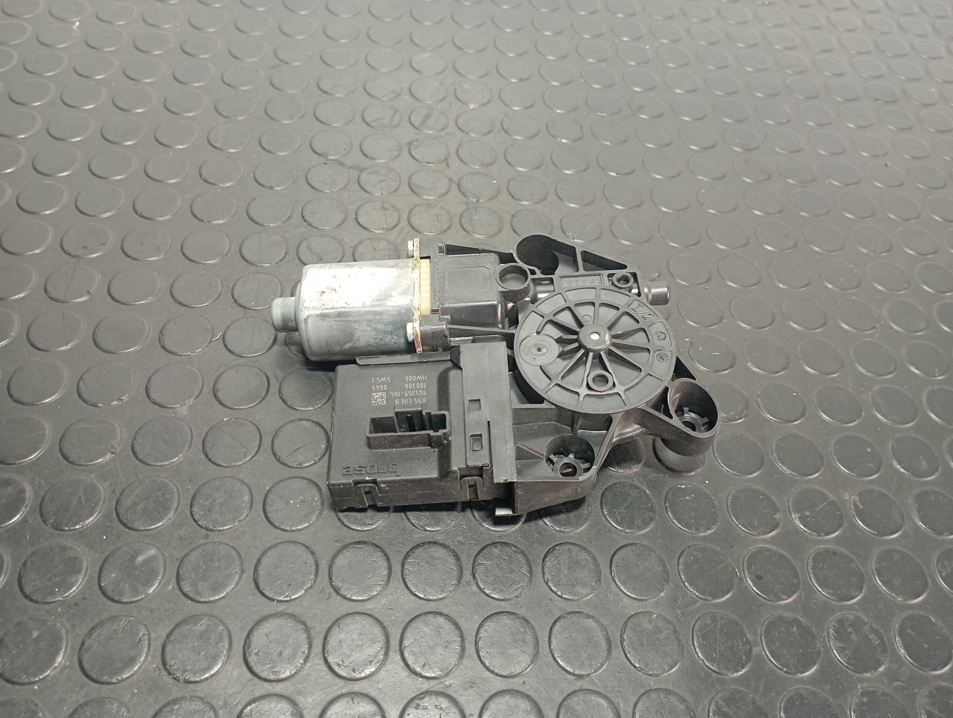 MOTOR ELEVALUNAS DELANTERO IZQUIERDO RENAULT MEGANE III COUPE - vista 4