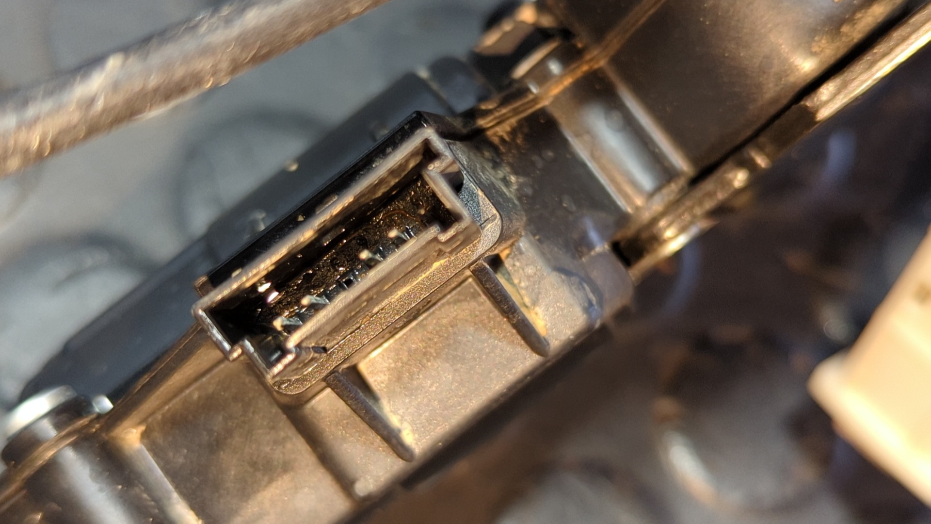 MOTOR CIERRE CENTRALIZADO MALETERO / PORTON BMW SERIE 3 CABRIO (E93) - vista 4