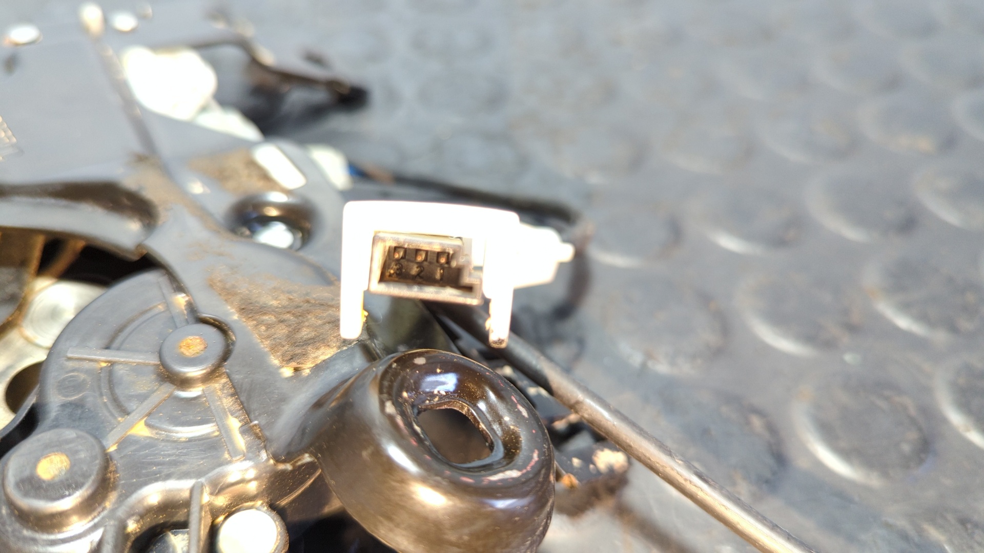 MOTOR CIERRE CENTRALIZADO MALETERO / PORTON BMW SERIE 3 CABRIO (E93) - vista 3