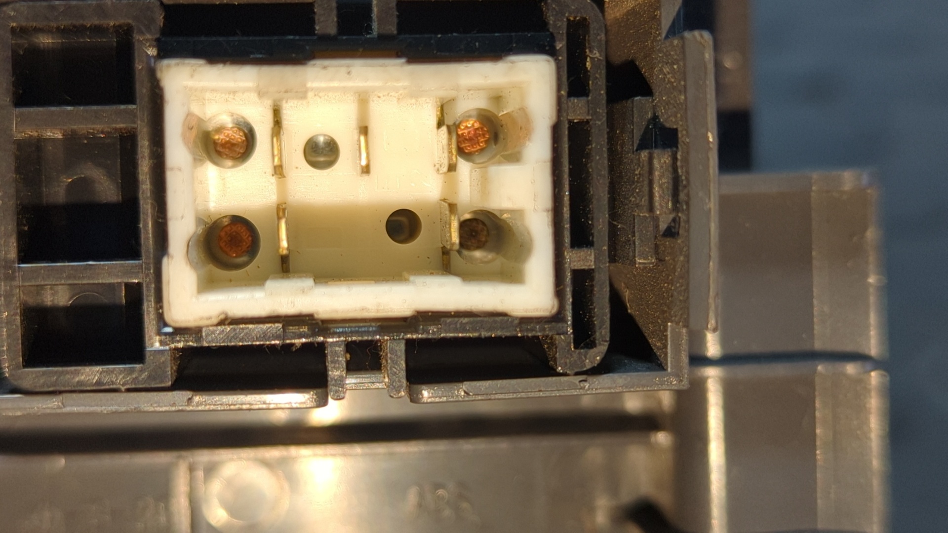 MANDO ELEVALUNAS TRASERO DERECHO TOYOTA LAND CRUISER HDJ80 - vista 3