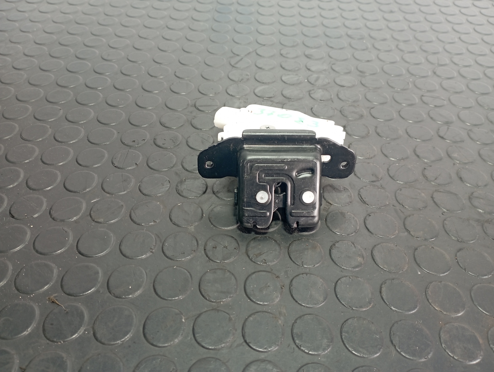 CERRADURA MALETERO / PORTON TOYOTA YARIS (XP21) - vista 4