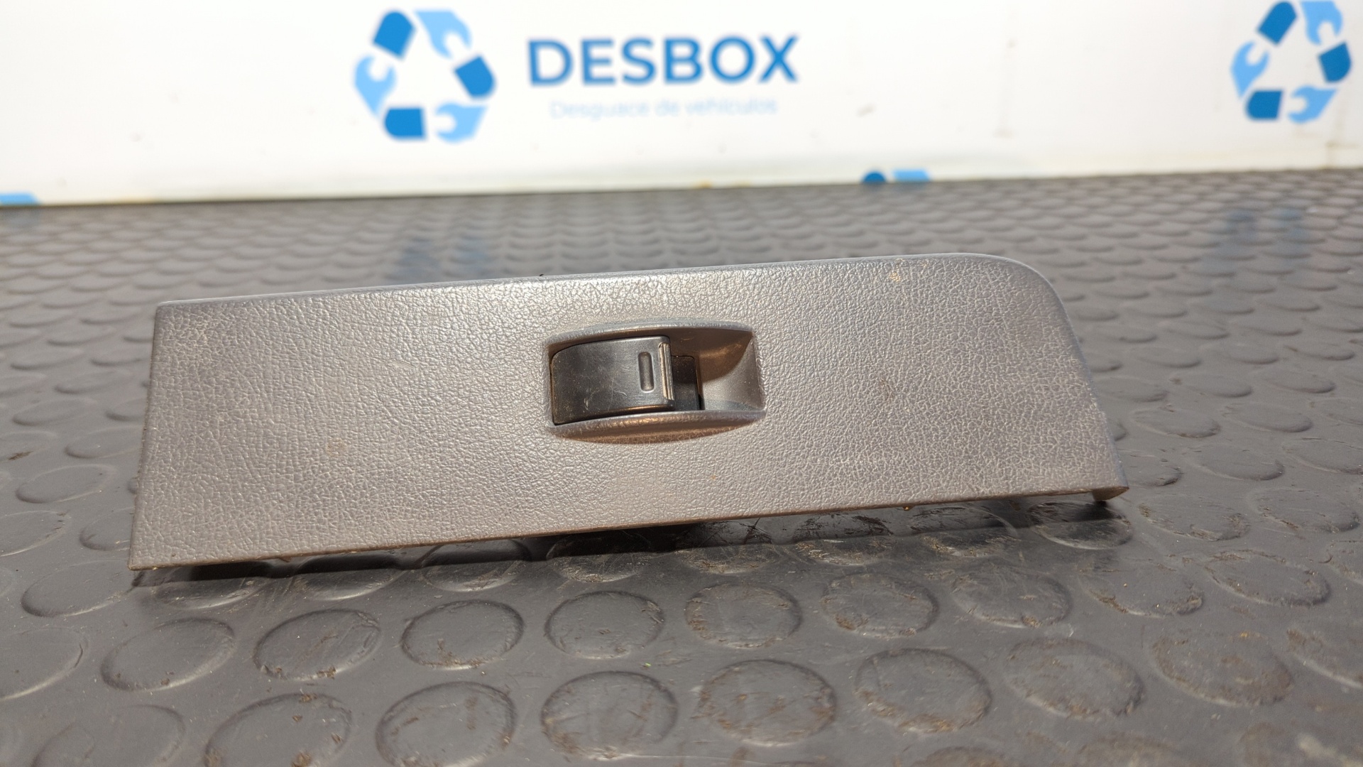 MANDO ELEVALUNAS DELANTERO DERECHO TOYOTA LAND CRUISER HDJ80