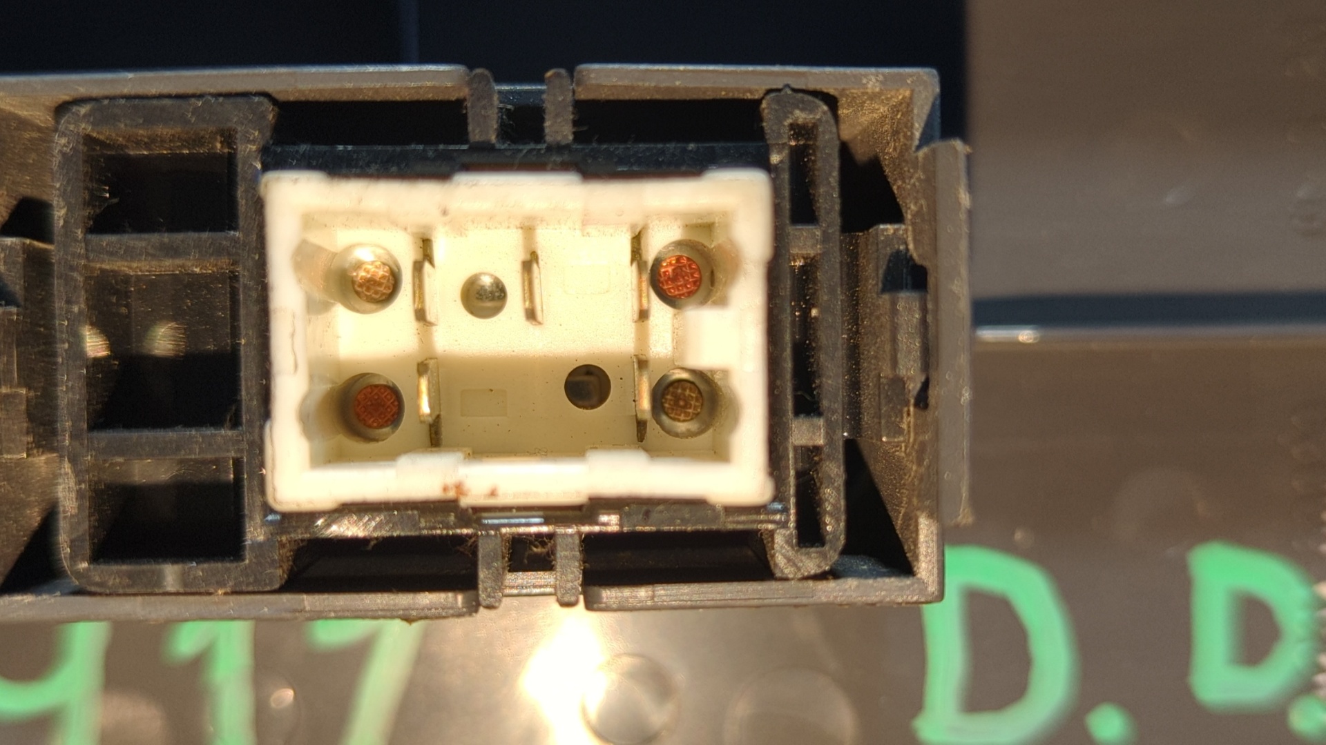 MANDO ELEVALUNAS DELANTERO DERECHO TOYOTA LAND CRUISER HDJ80 - vista 3