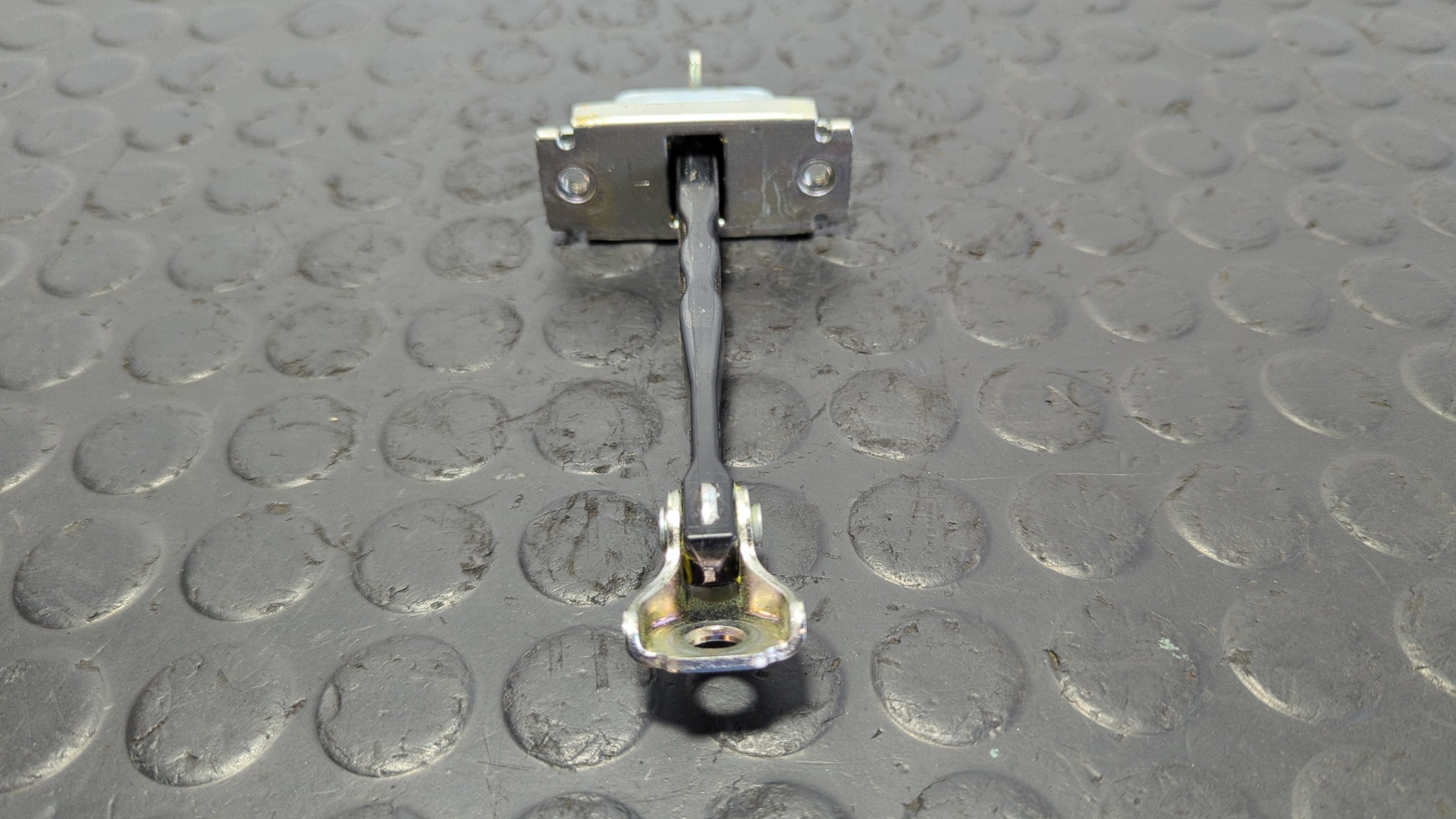 RETENEDOR PUERTA DERECHA TOYOTA YARIS (XP21) - vista 4