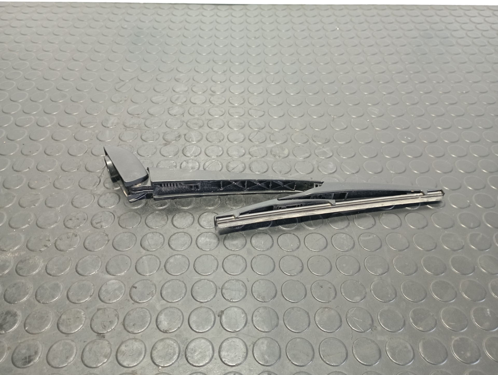 BRAZO LIMPIA TRASERO TOYOTA YARIS (XP21) - vista 2